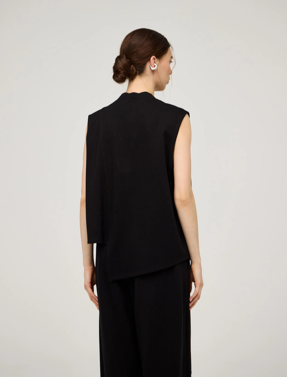 Черный женский асимметричный жилет хлопок Hass