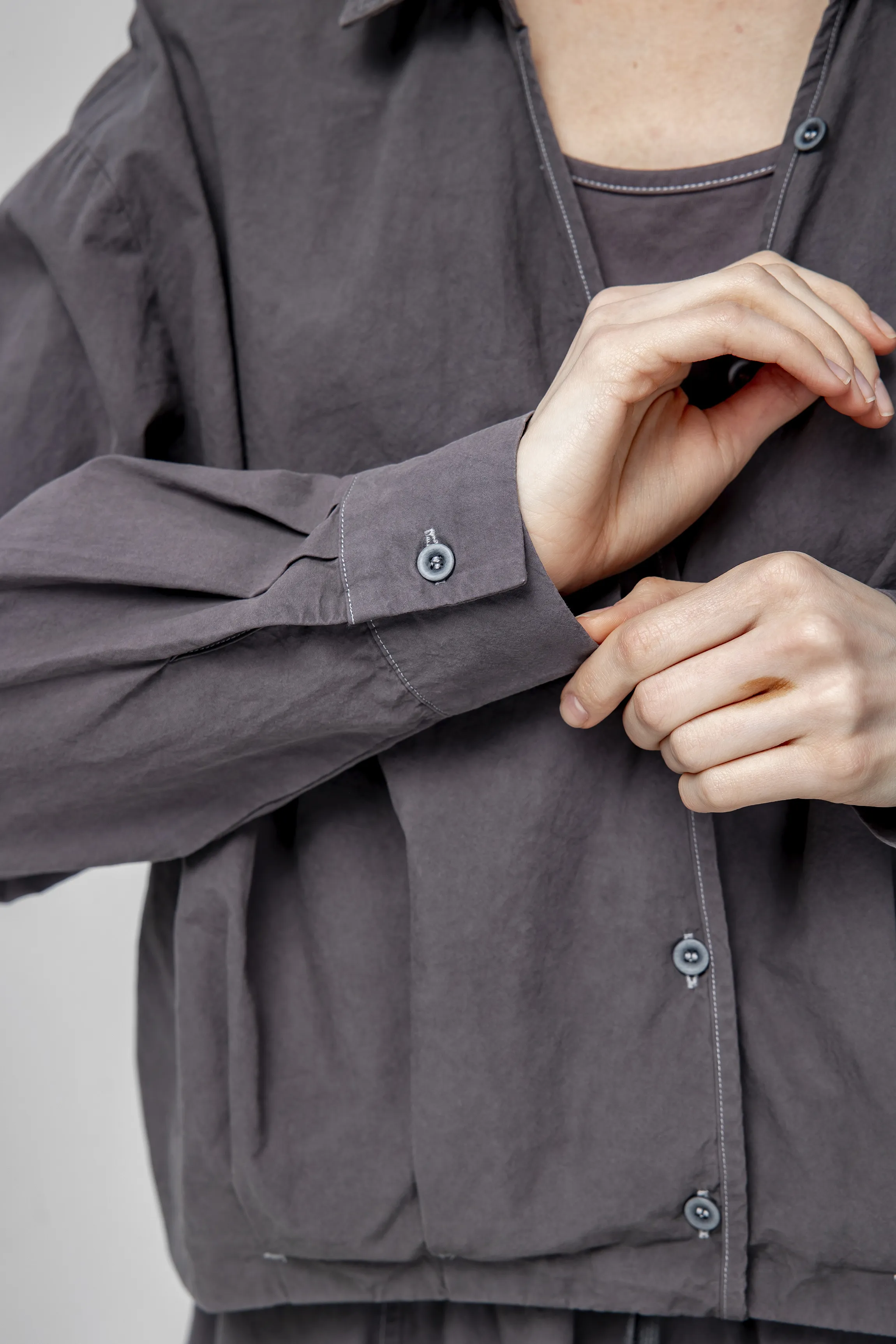 Серая женская блузка с углообразным вырезом хлопок Hass