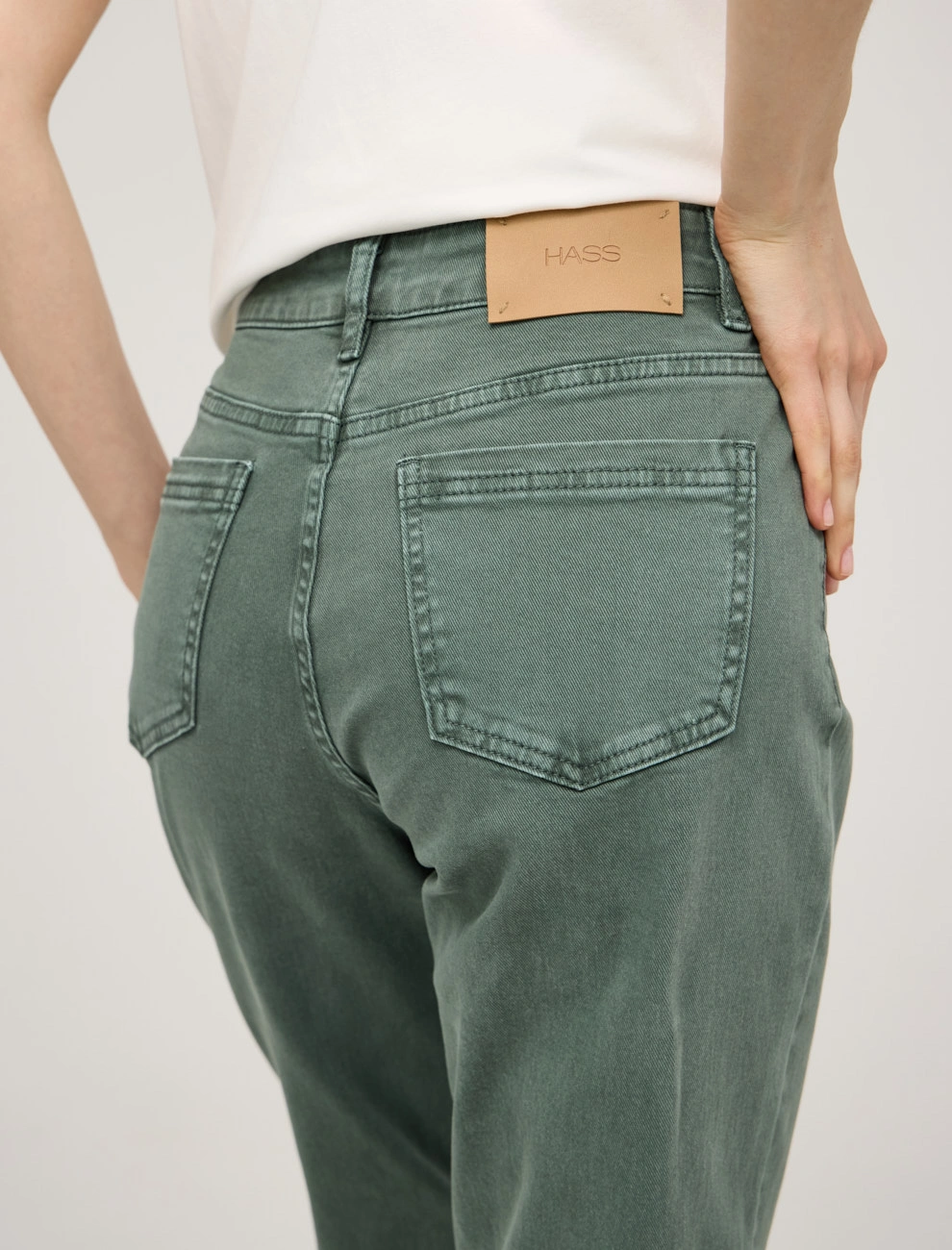 Зеленые женские базовые джинсы зауженные хлопок Hass