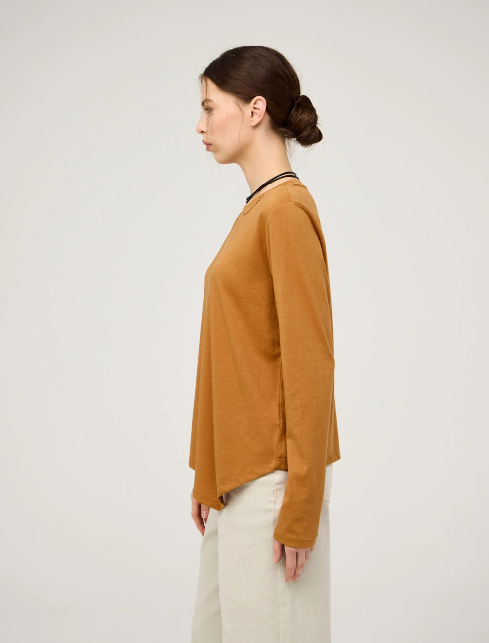 Янтарный женский джемпер с асимметричным низом хлопок Hass