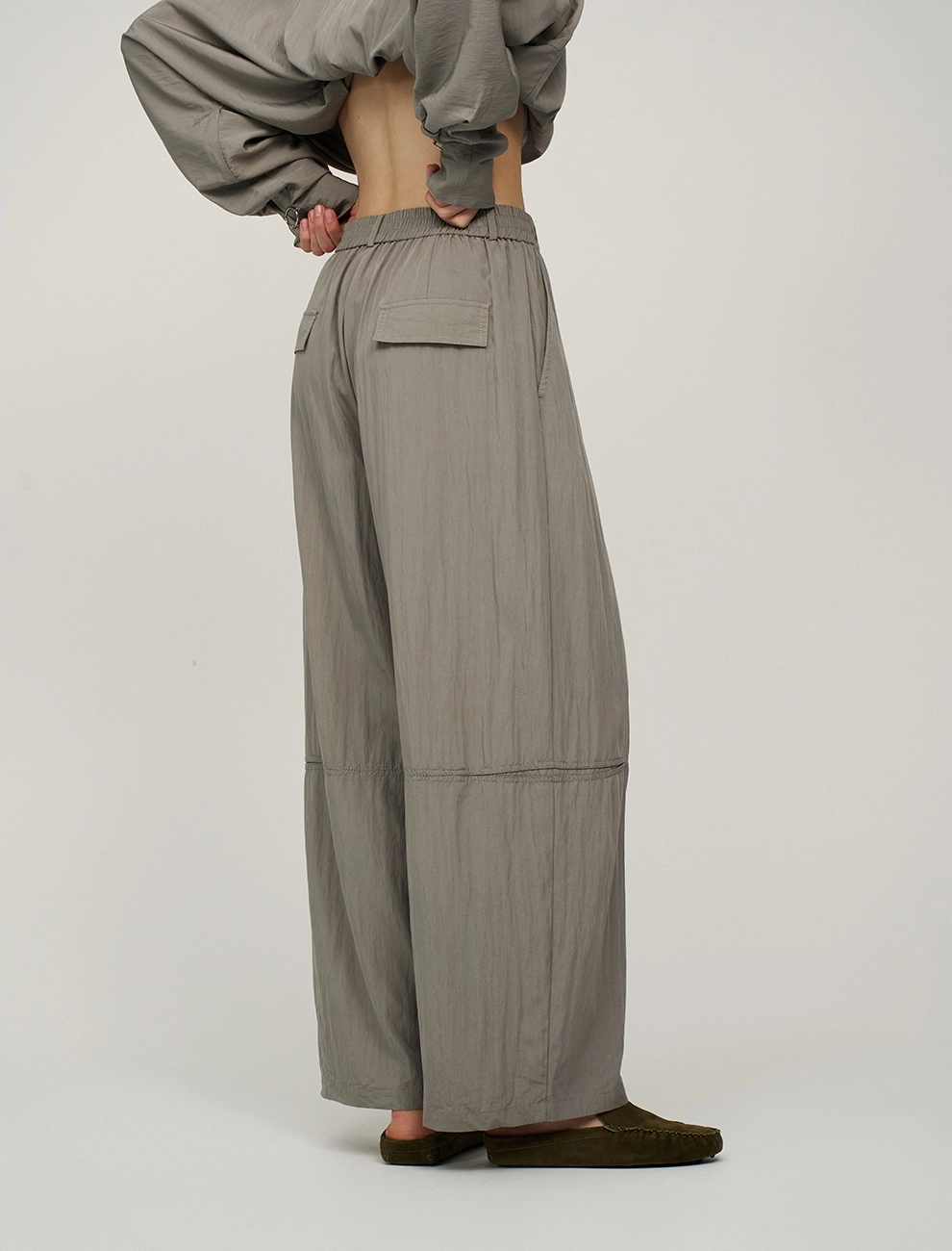 Зеленые женские брюки с вырезом ниже колена  Hass