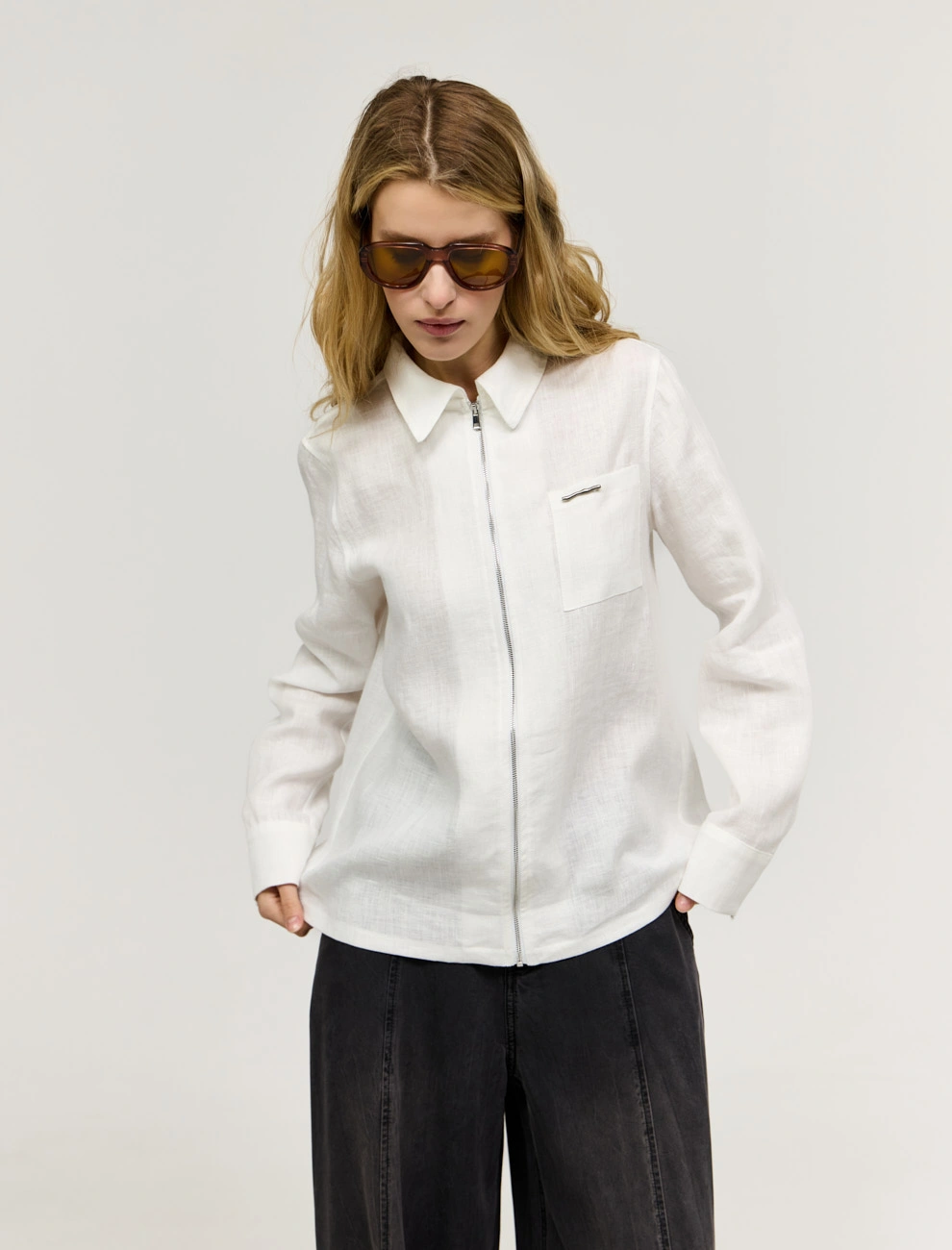 Белая женская рубашка изо льна на молнии лен Hass