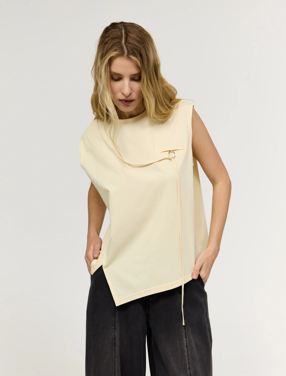 Сливочная женская блузка с ассиметричным низом хлопок