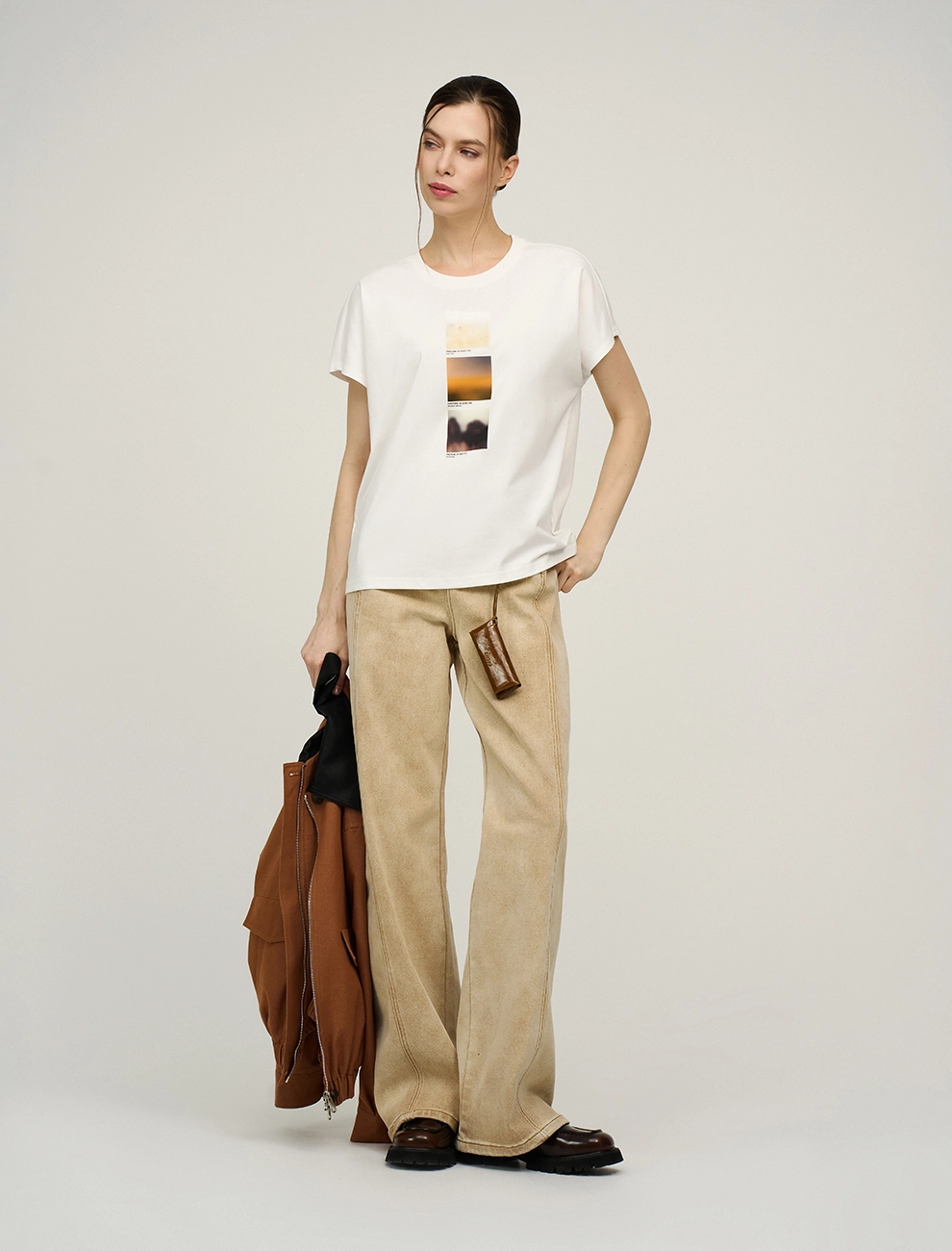 Белая женская футболка «Абстракция» хлопок Hass