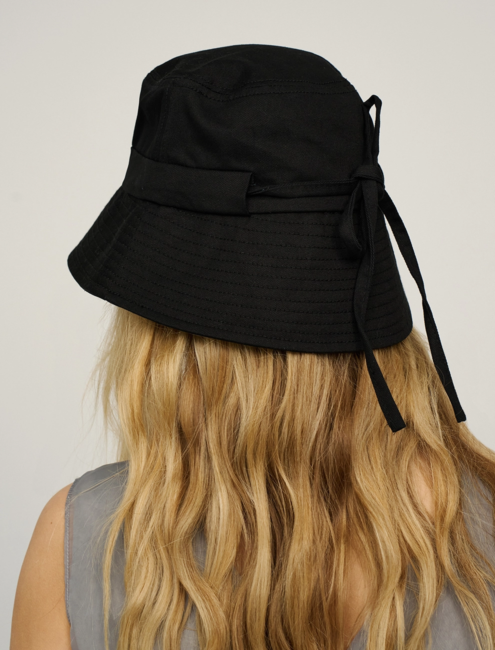 Черная панама с завязками сзади хлопок Hass