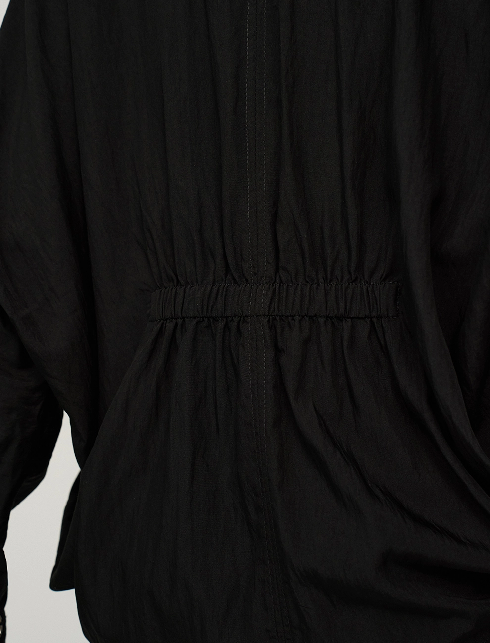 Черная женская блузка «Паук» с кольцом на рукаве  Hass