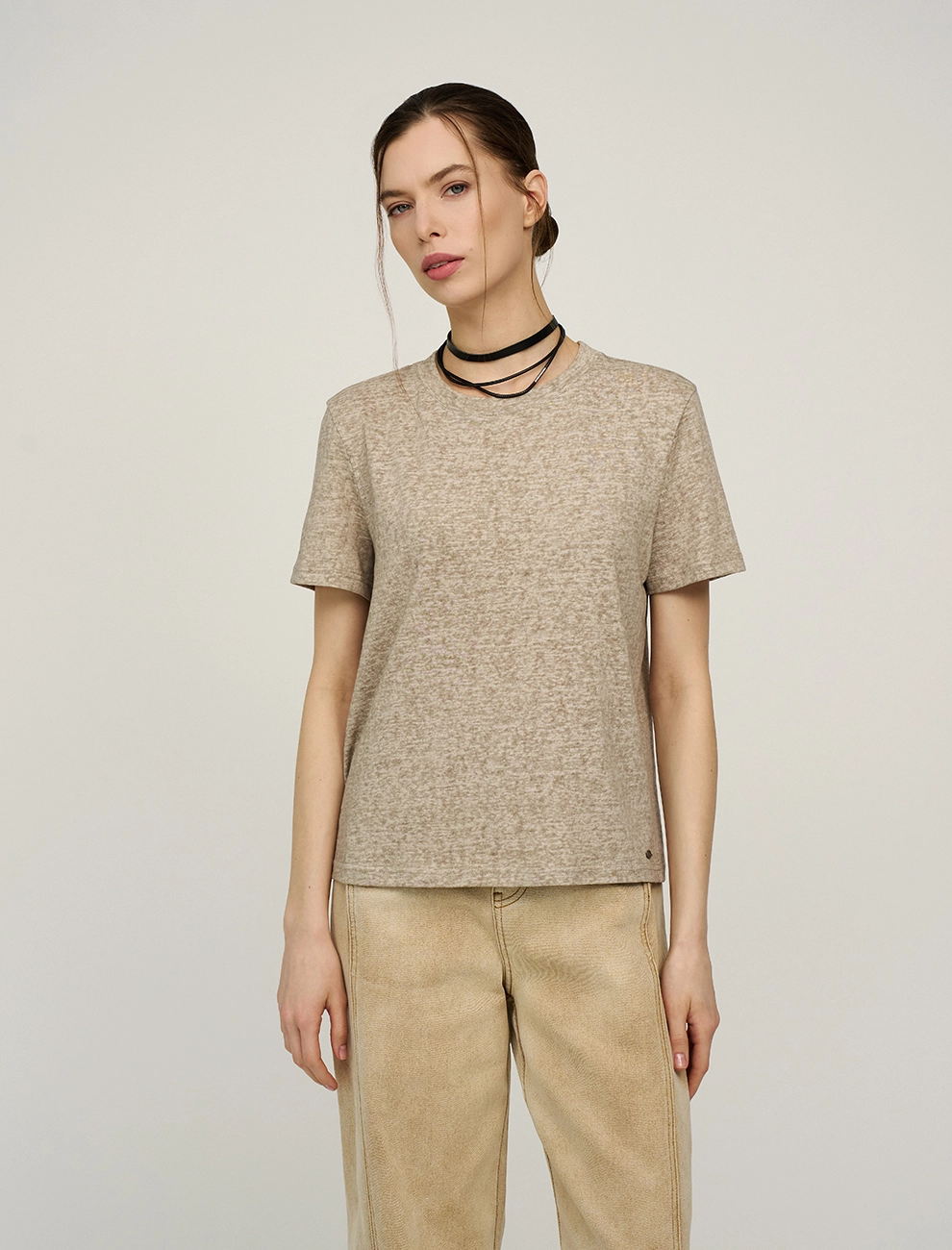 Бежевая женская футболка с булавкой хлопок Hass