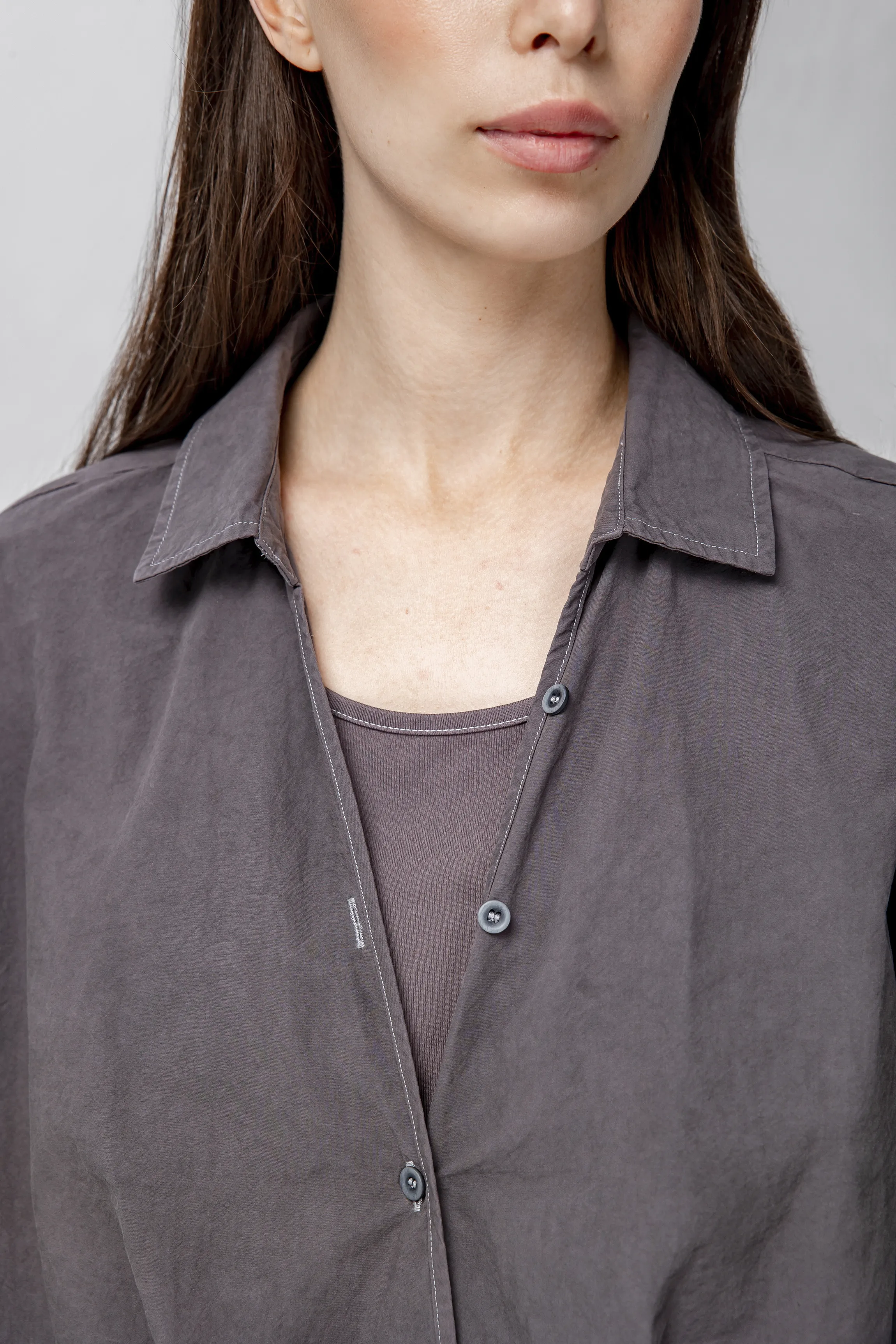 Серая женская блузка с углообразным вырезом хлопок Hass