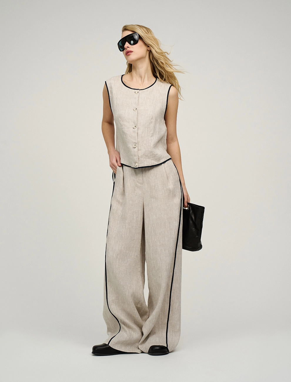 Бежевый женский жилет изо льна с кантами лен Hass