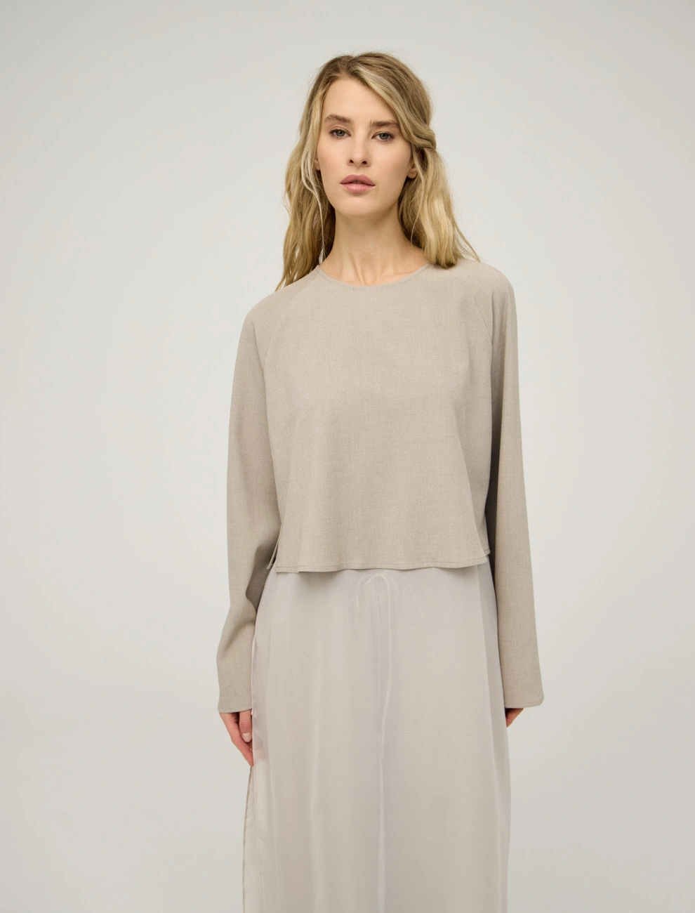 Бежевая женская блузка с шелковой юбкой хлопок Hass