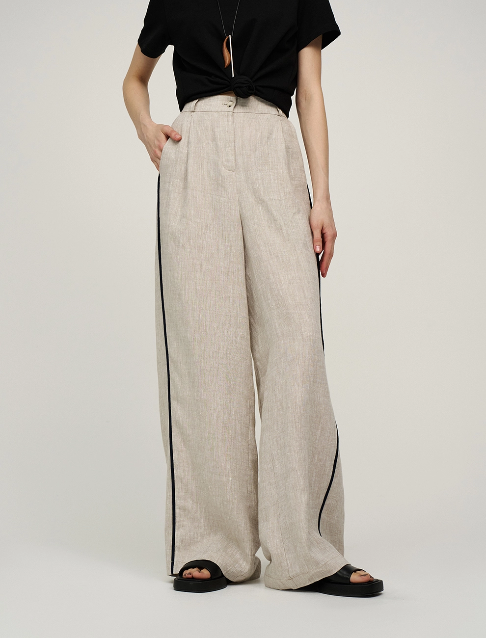 Бежевые женские брюки изо льна с кантами лен Hass