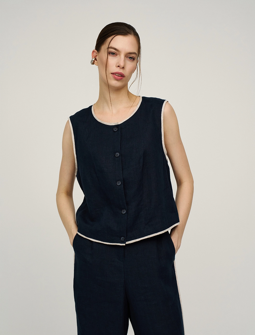 Синий женский жилет изо льна с кантами лен Hass