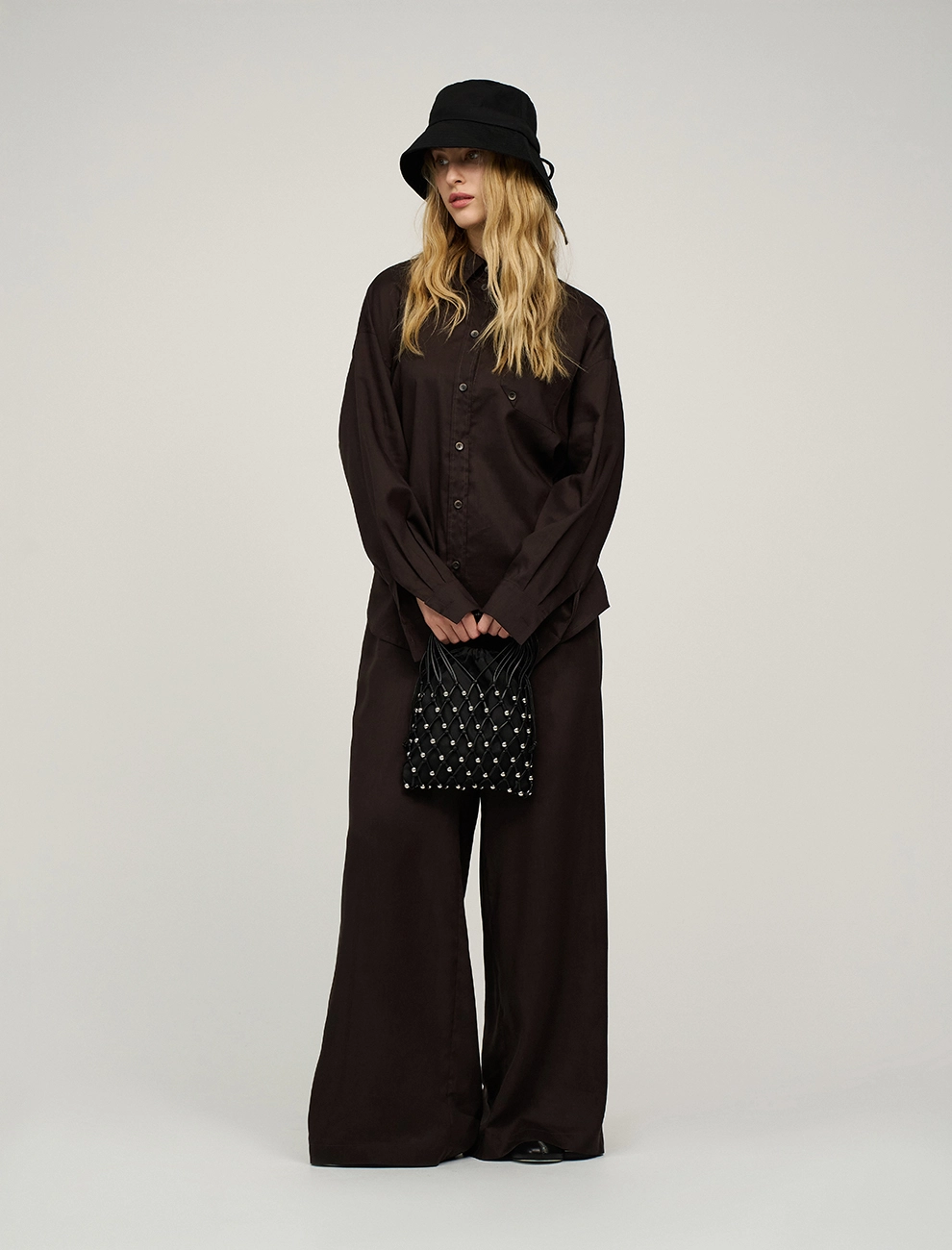 Коричневая женская рубашка с полуоткрытой спинкой крапива Hass