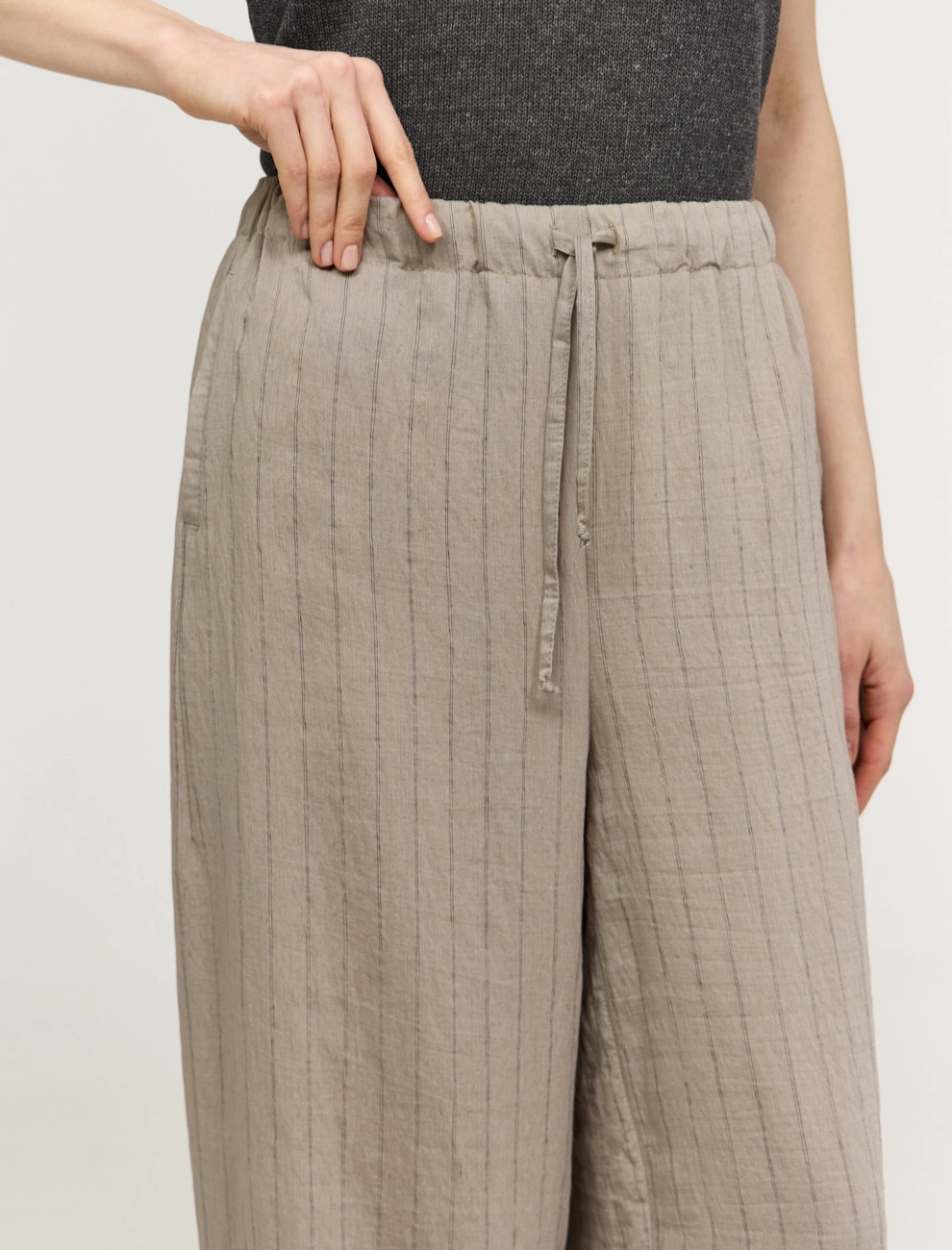 Бежевые женские брюки в полоску  хлопок Hass