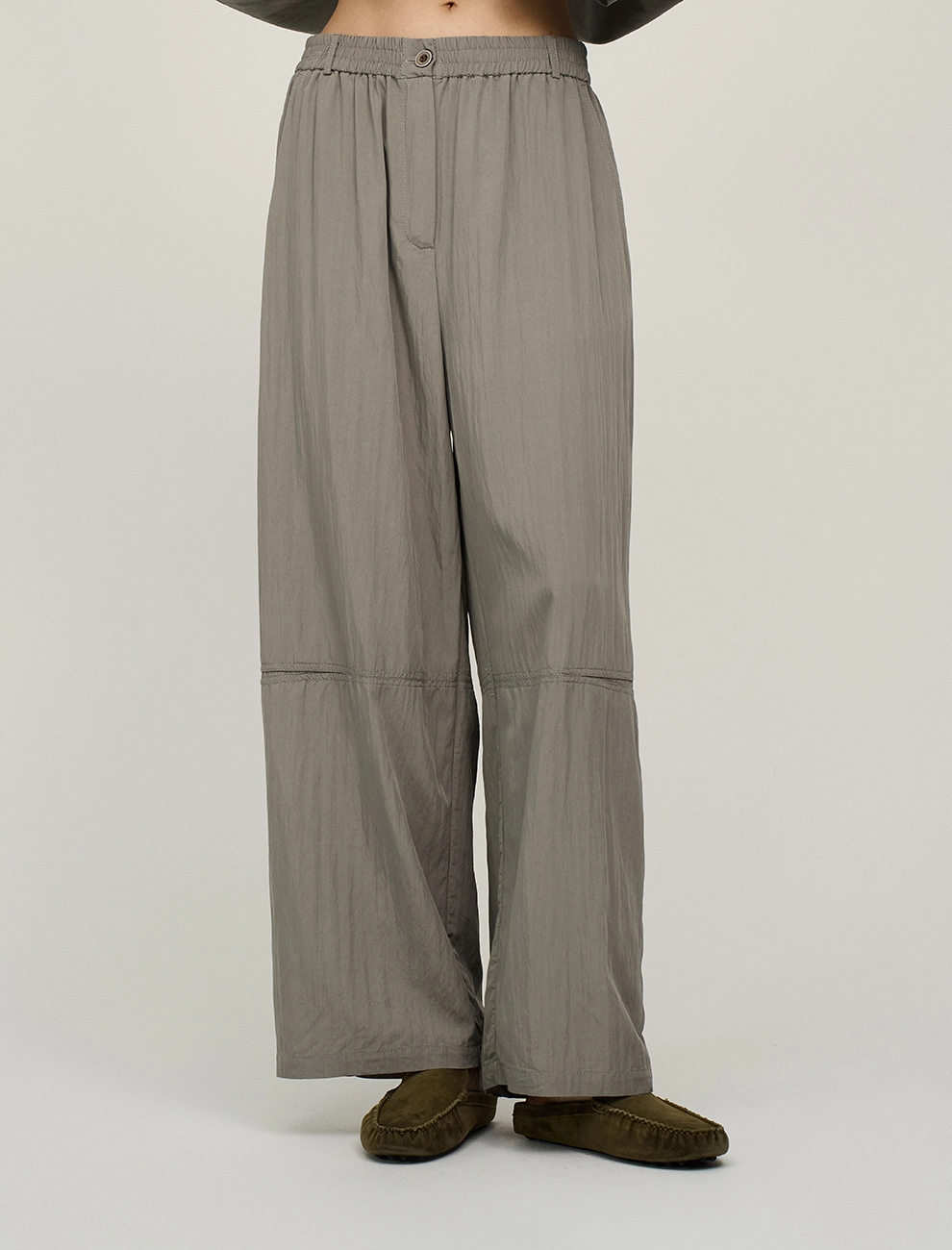 Зеленые женские брюки с вырезом ниже колена  Hass