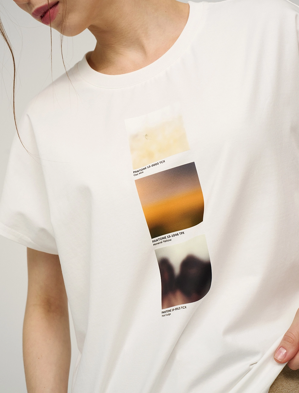 Белая женская футболка «Абстракция» хлопок Hass