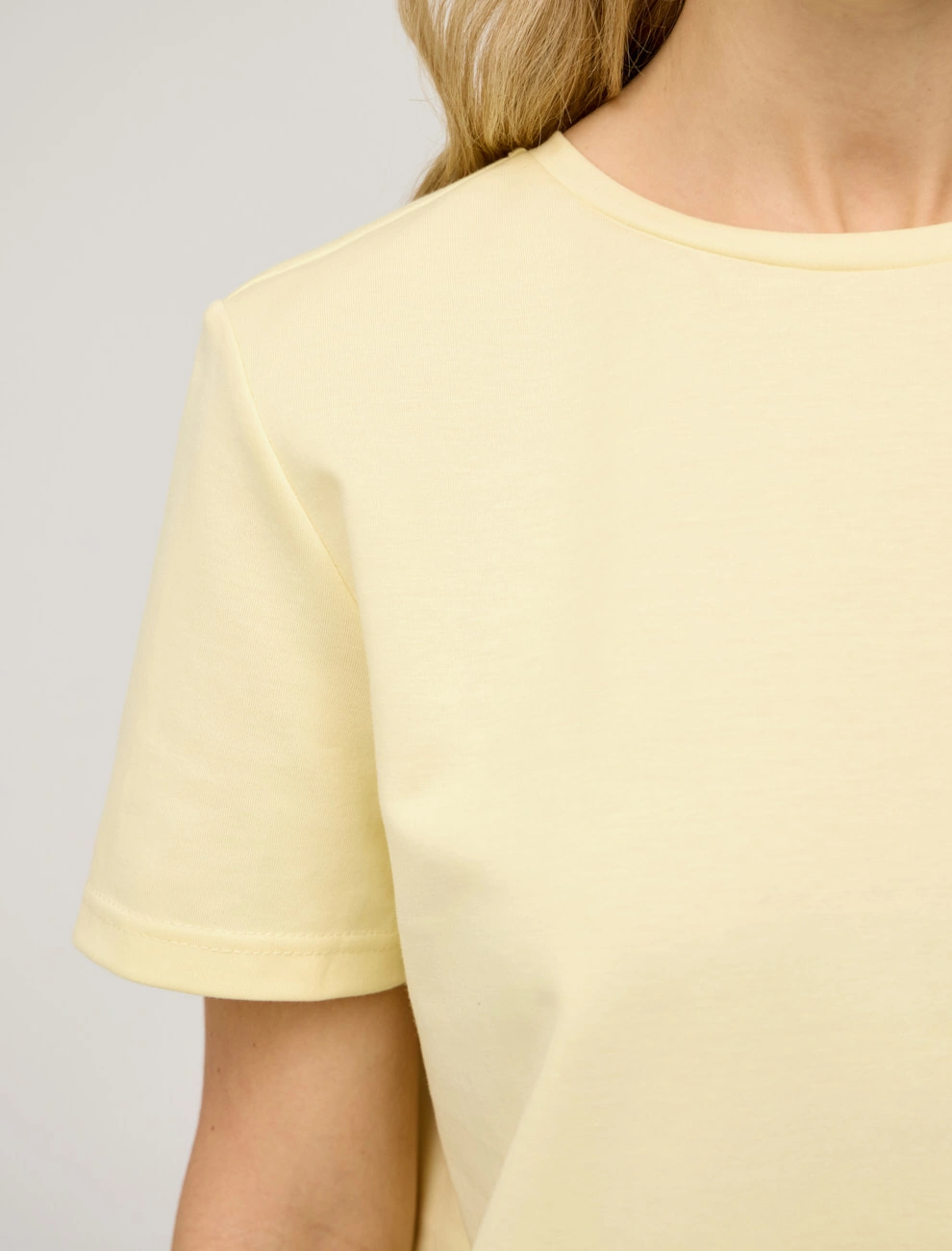 Сливочная женская базовая футболка хлопок Hass