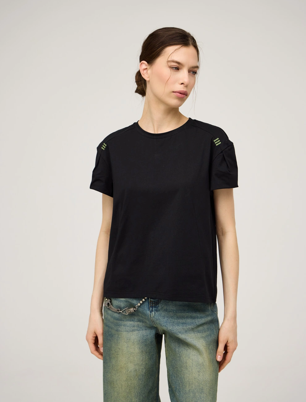 Черная женская футболка "Закрепки" хлопок