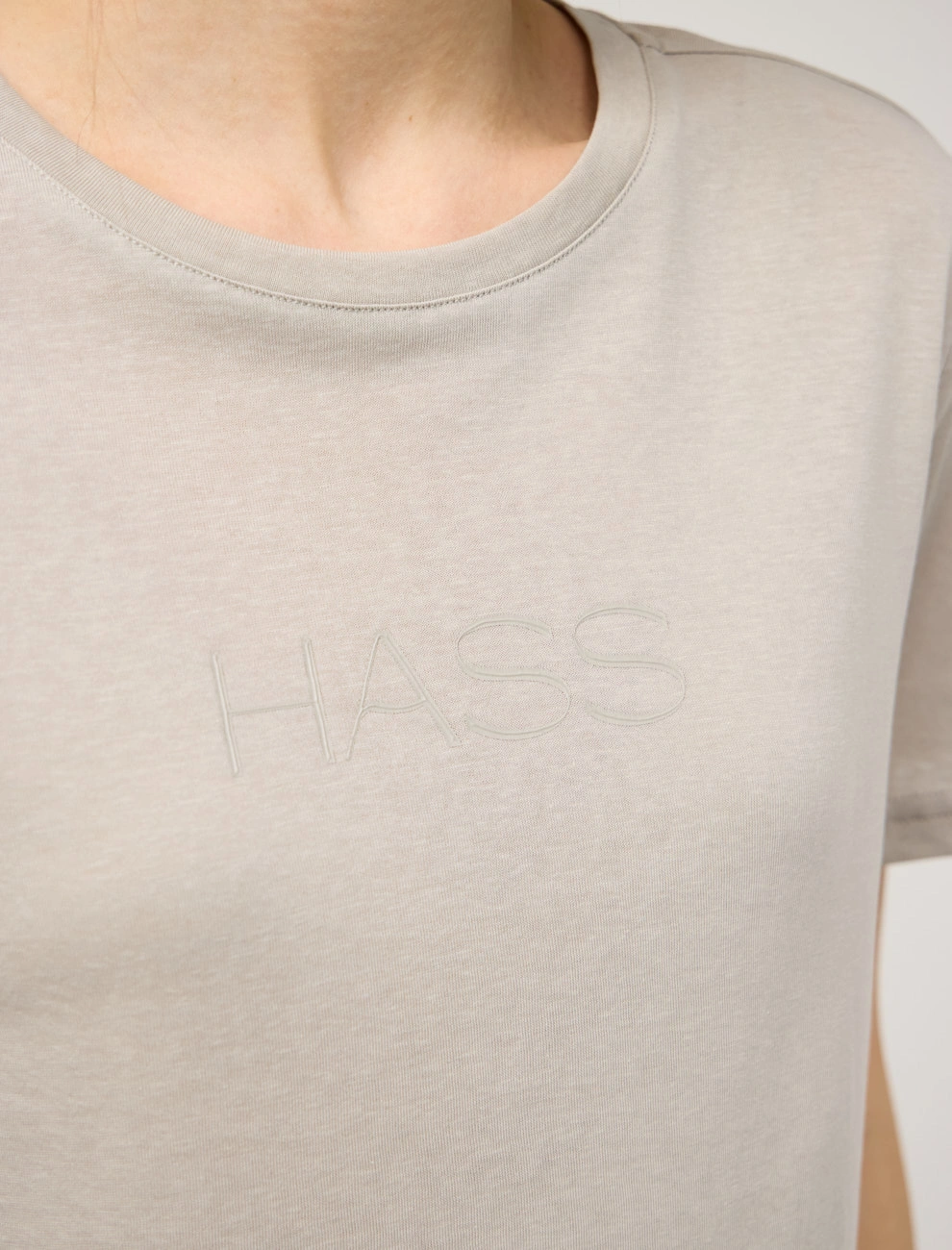 Бежевая женская базовая футболка HASS хлопок Hass