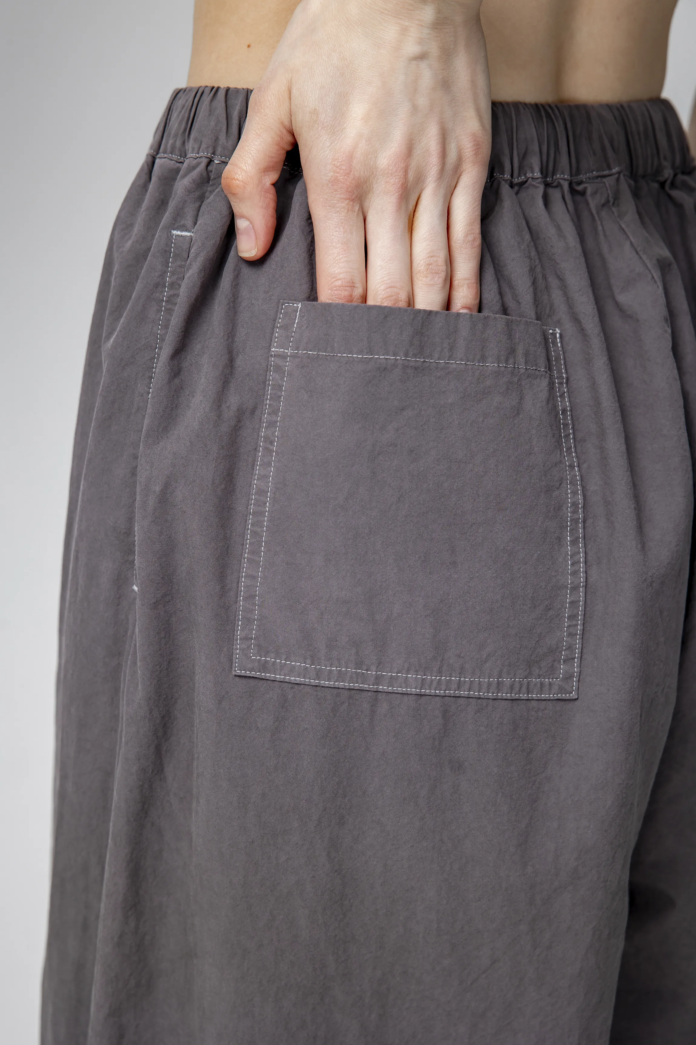 Серые женские брюки с резами хлопок Hass