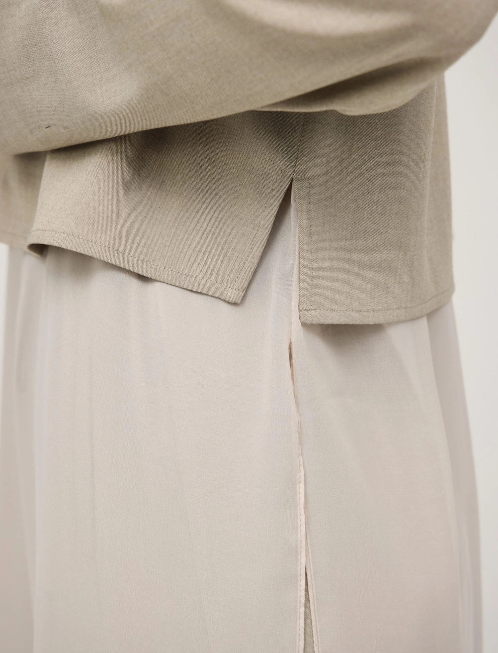 Бежевая женская блузка с шелковой юбкой хлопок Hass