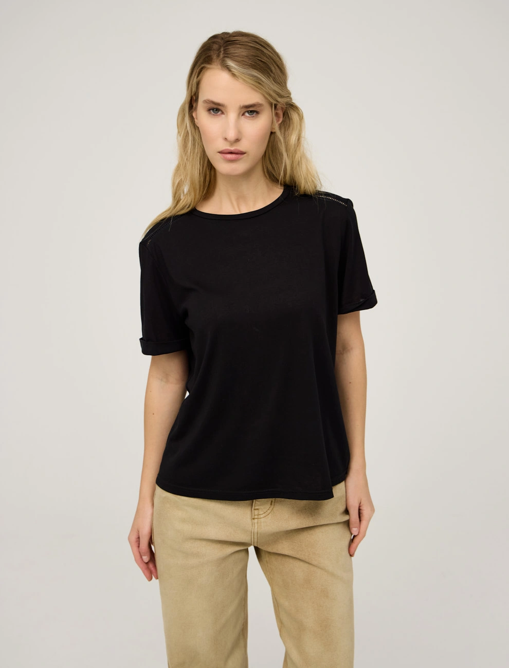 Черная женская футболка "Мережка" хлопок Hass