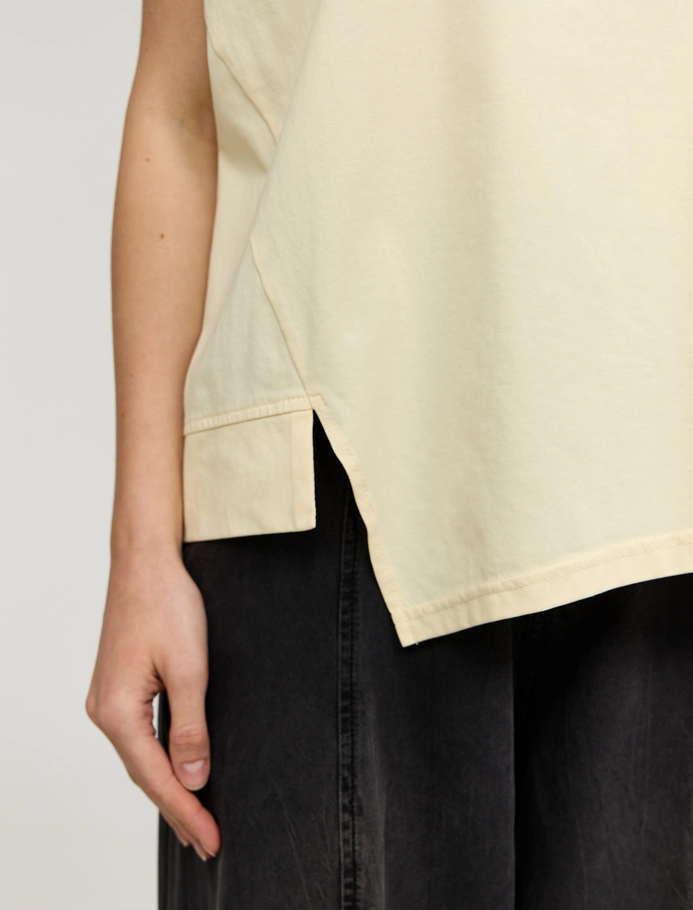 Сливочная женская блузка с ассиметричным низом хлопок Hass