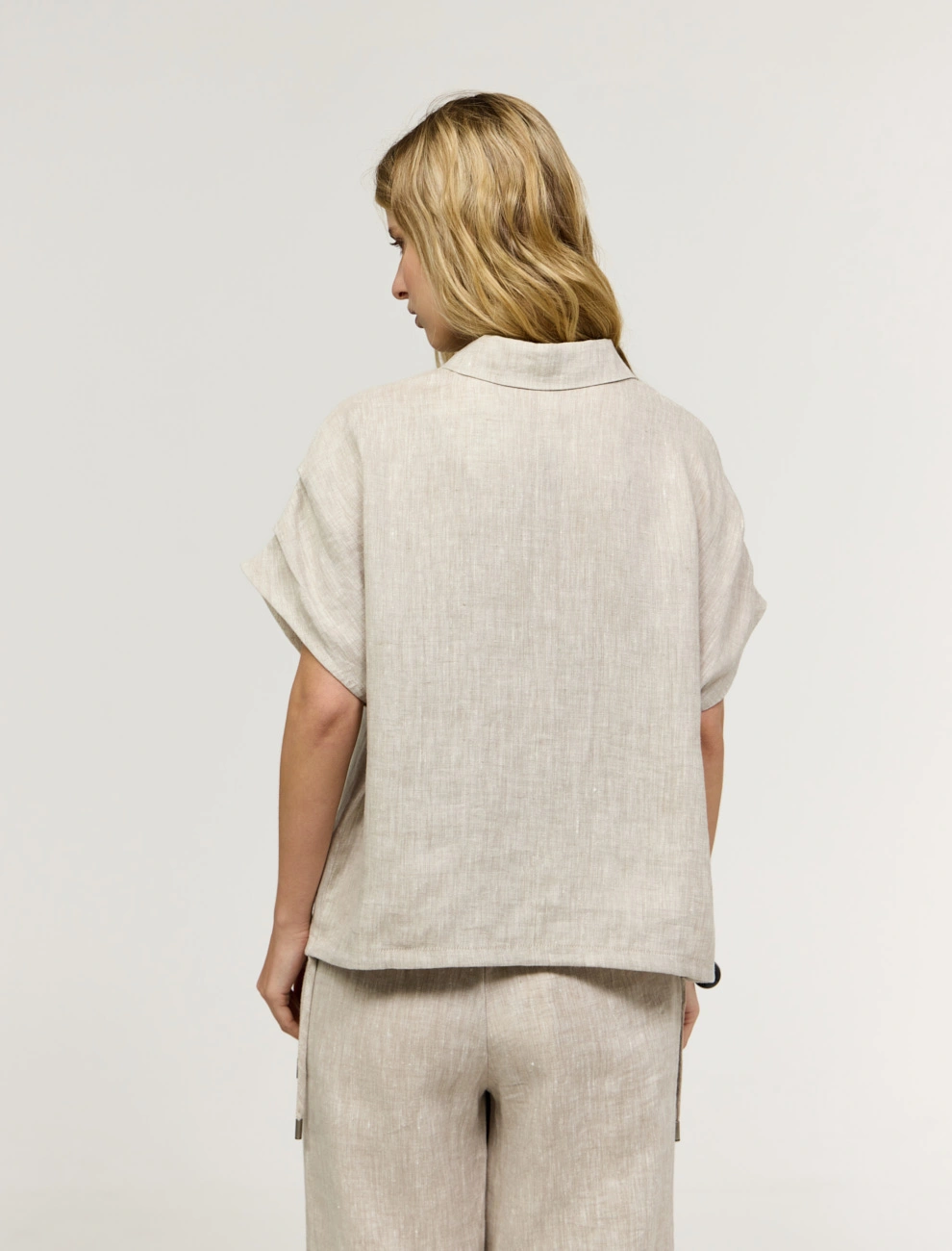 Бежевая женская рубашка с коротким рукавом изо льна лен Hass