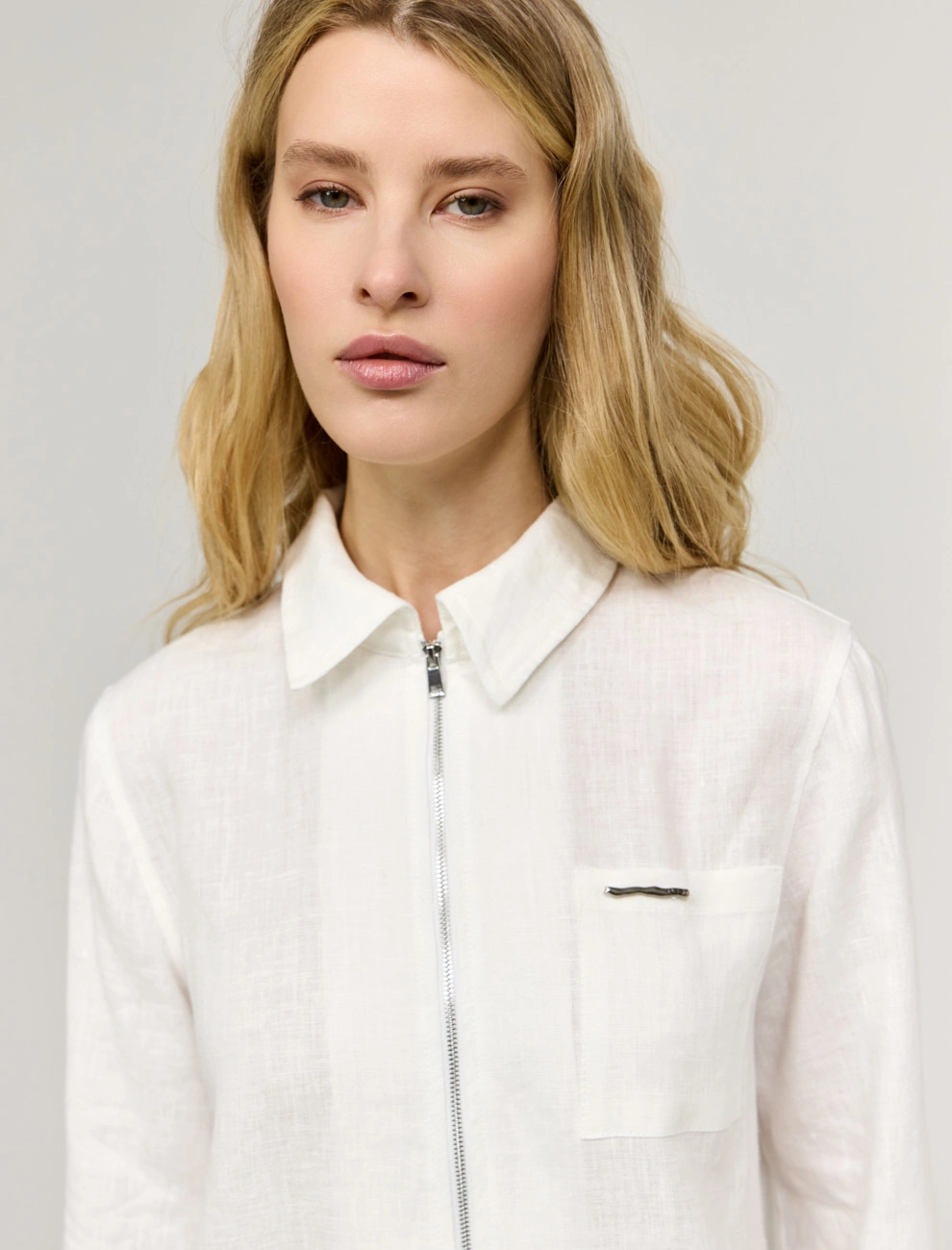 Белая женская рубашка изо льна на молнии лен Hass