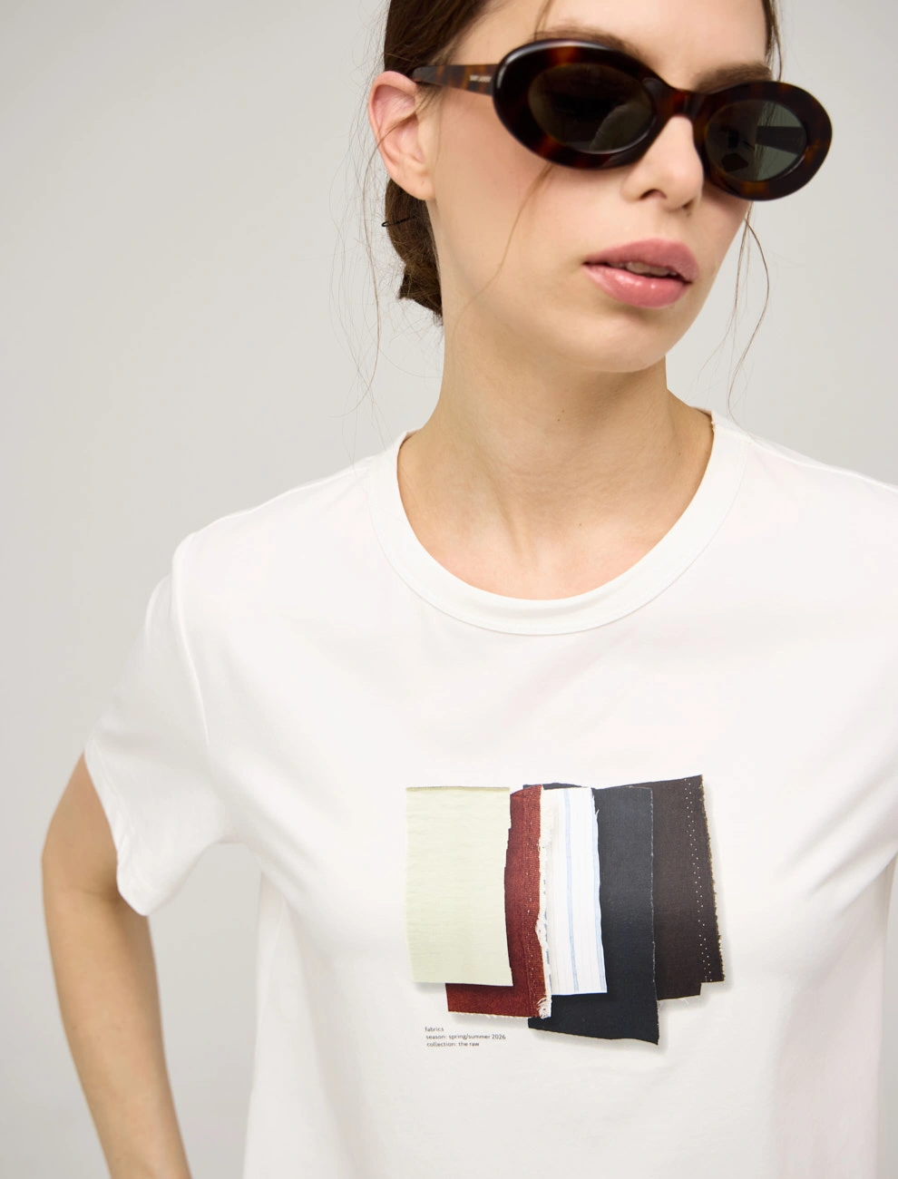 Белая женская футболка "Отрезки ткани" хлопок Hass