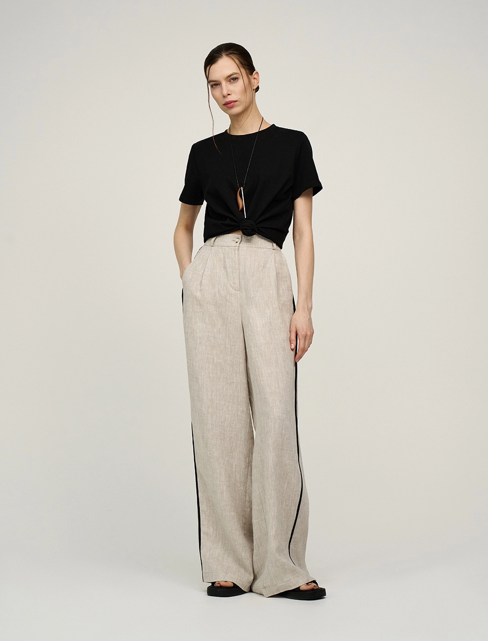 Бежевые женские брюки изо льна с кантами лен Hass