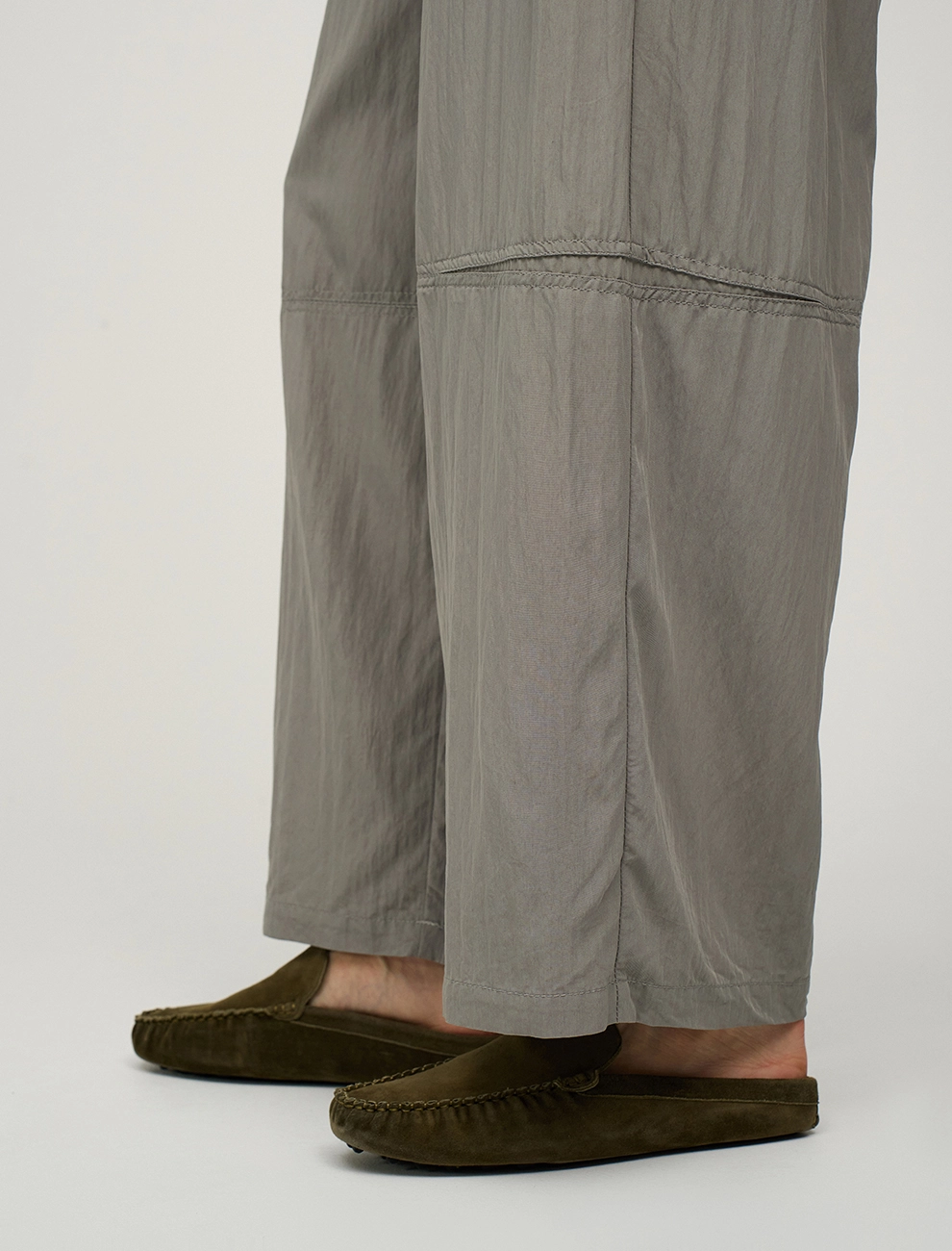 Зеленые женские брюки с вырезом ниже колена  Hass