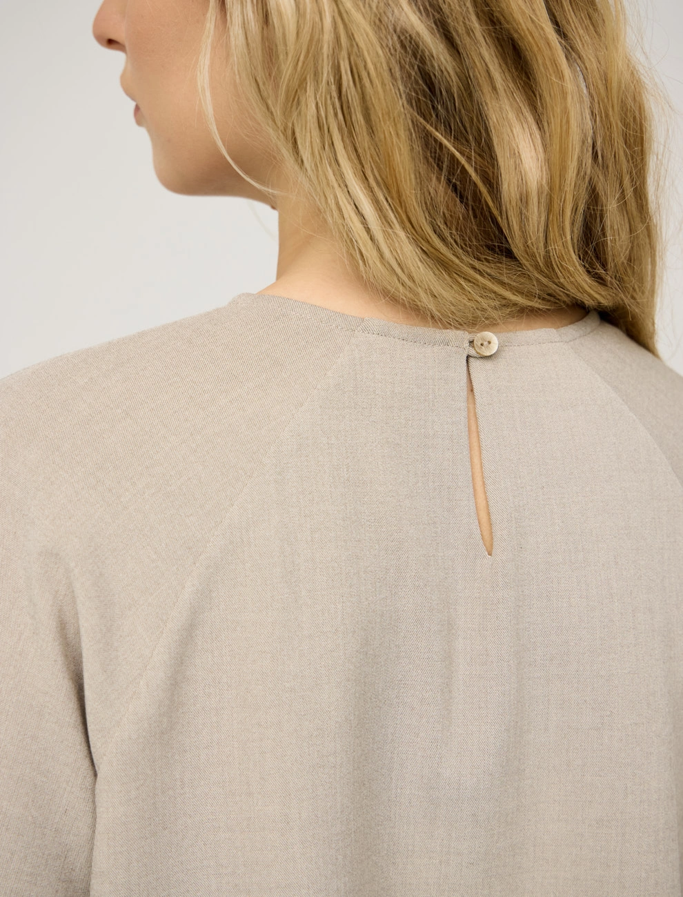 Бежевая женская блузка с шелковой юбкой хлопок Hass