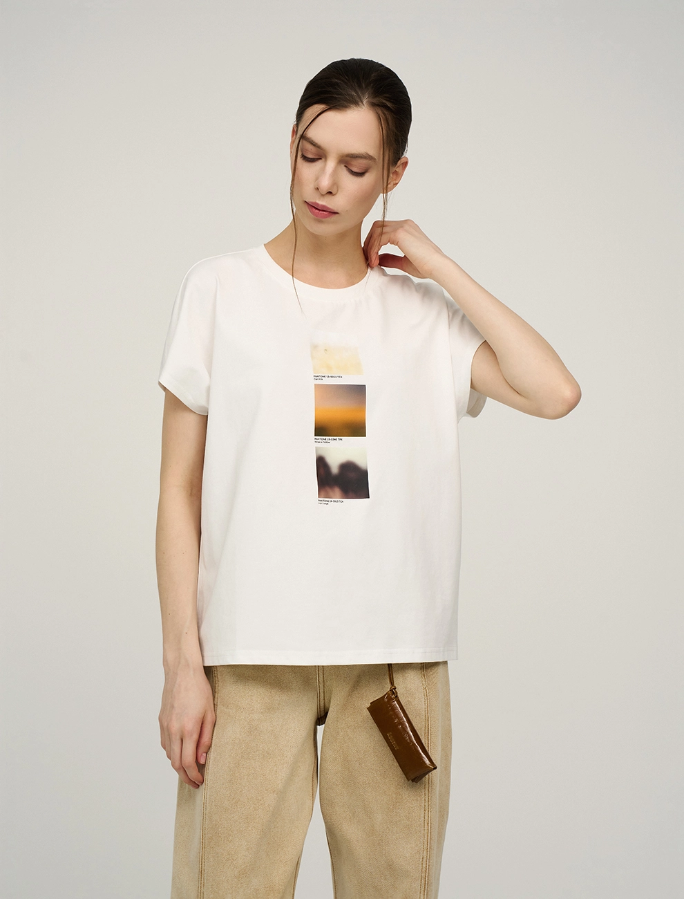 Белая женская футболка «Абстракция» хлопок Hass