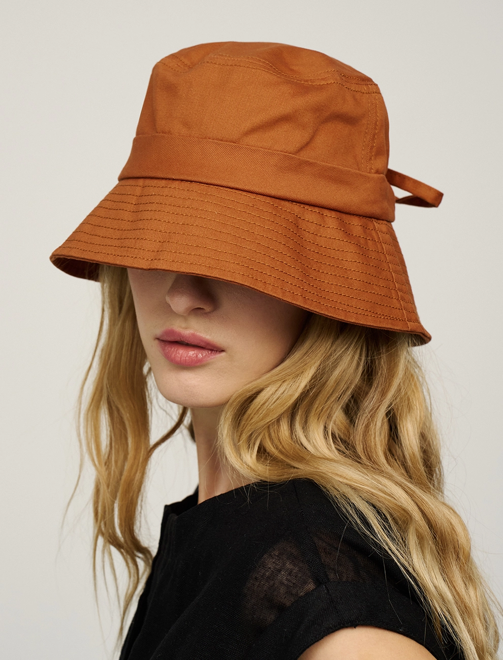 Терракотовая панама с завязками сзади хлопок Hass