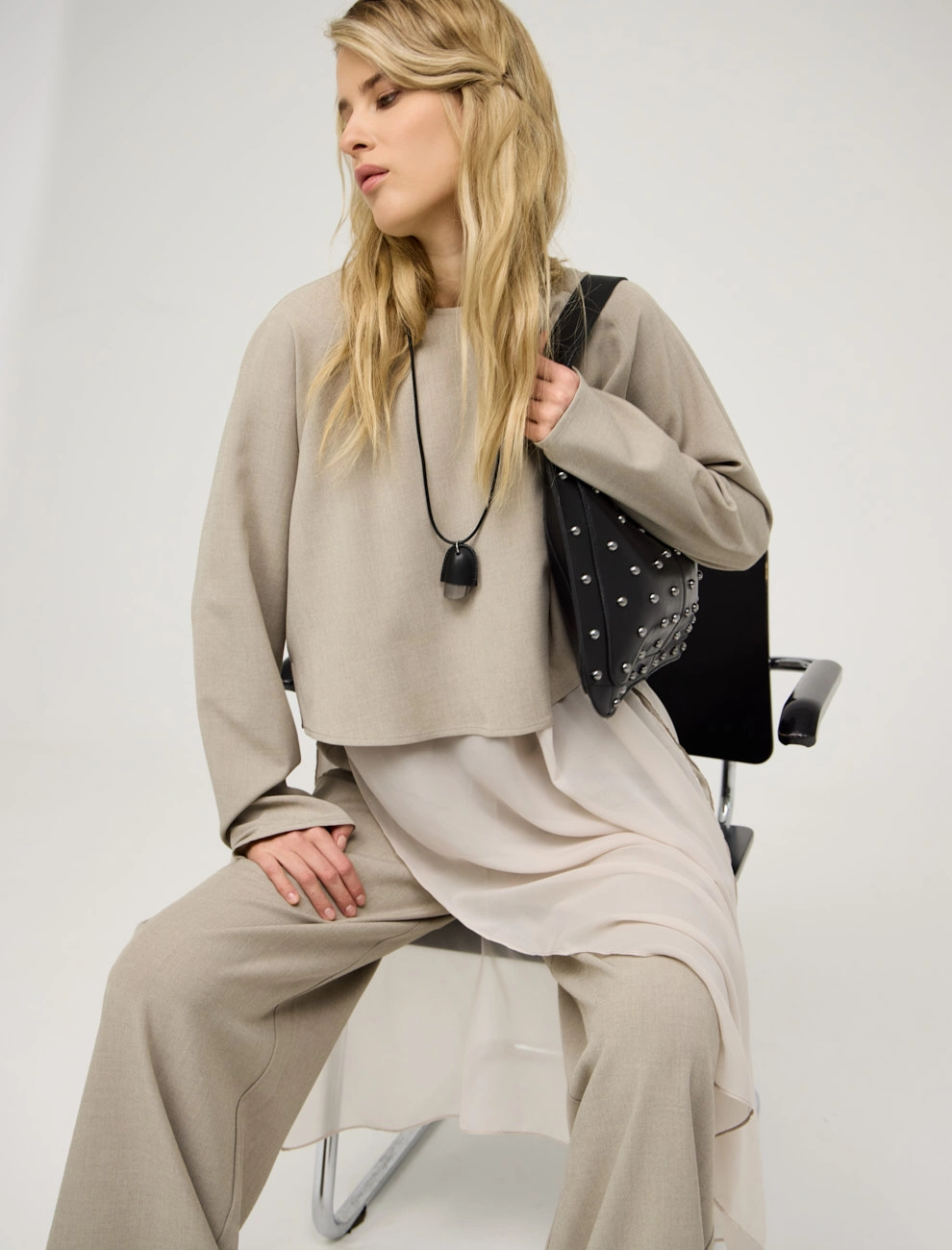 Бежевая женская блузка с шелковой юбкой хлопок Hass