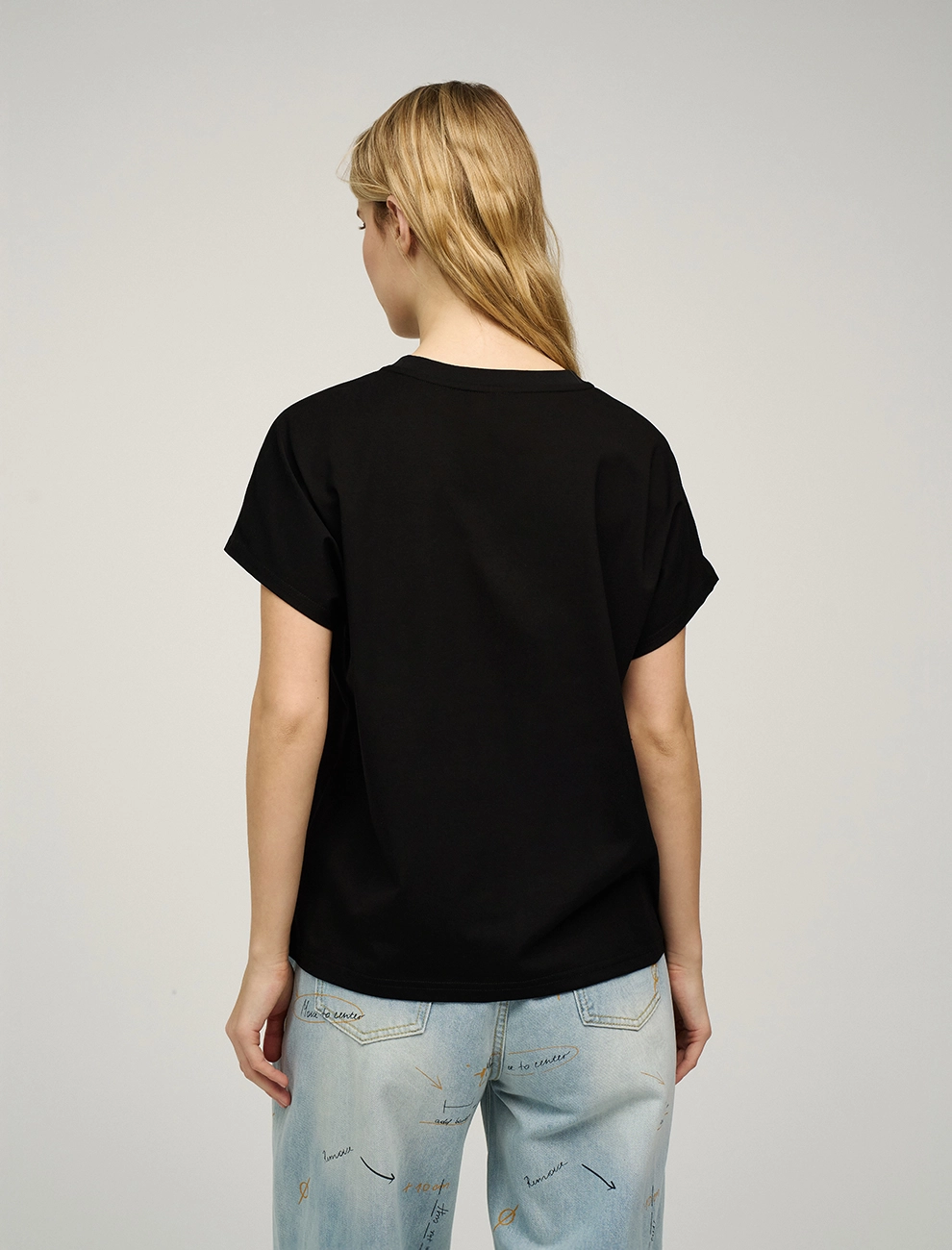 Черная женская футболка "Абстракция" хлопок Hass