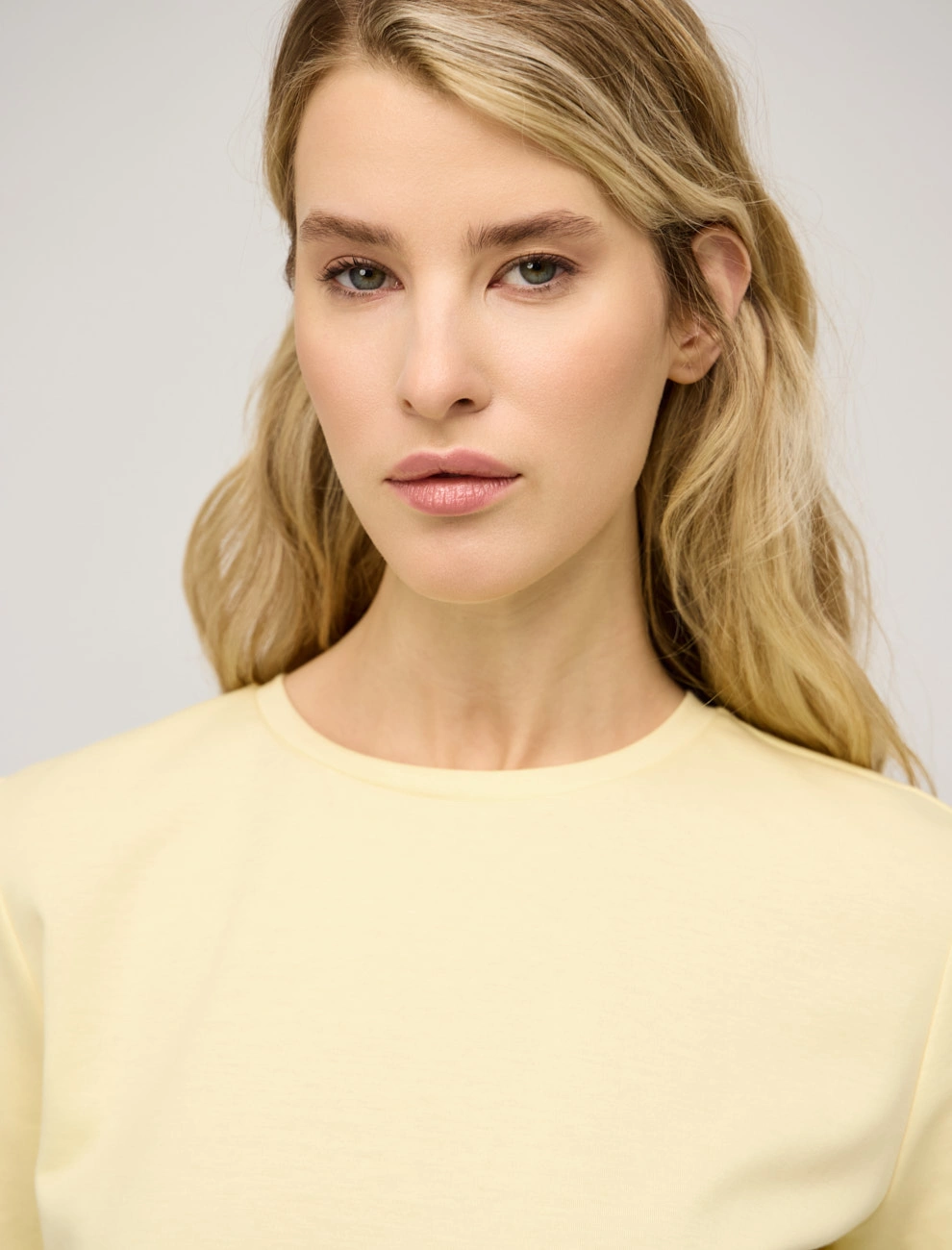 Сливочная женская базовая футболка хлопок Hass