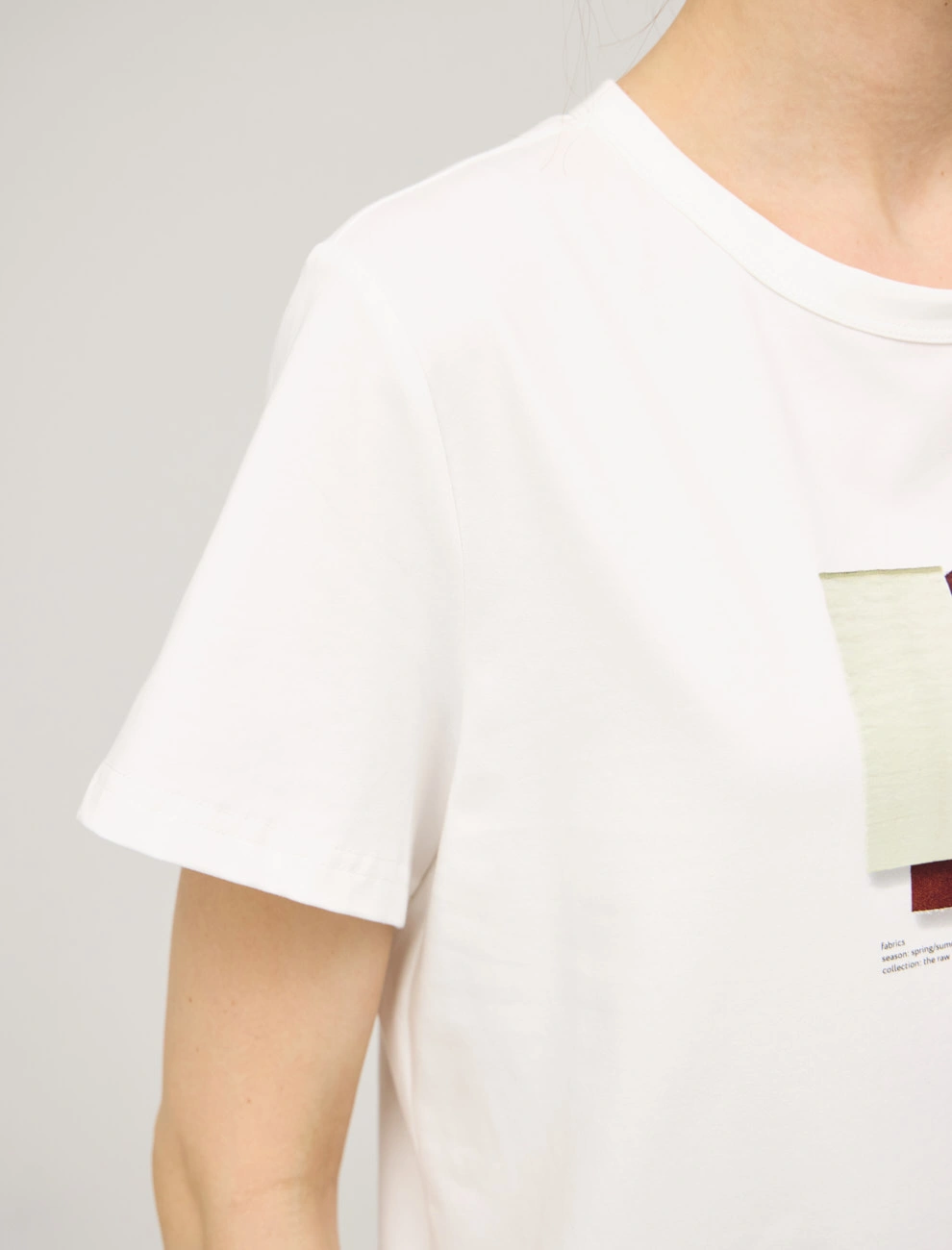 Белая женская футболка "Отрезки ткани" хлопок Hass