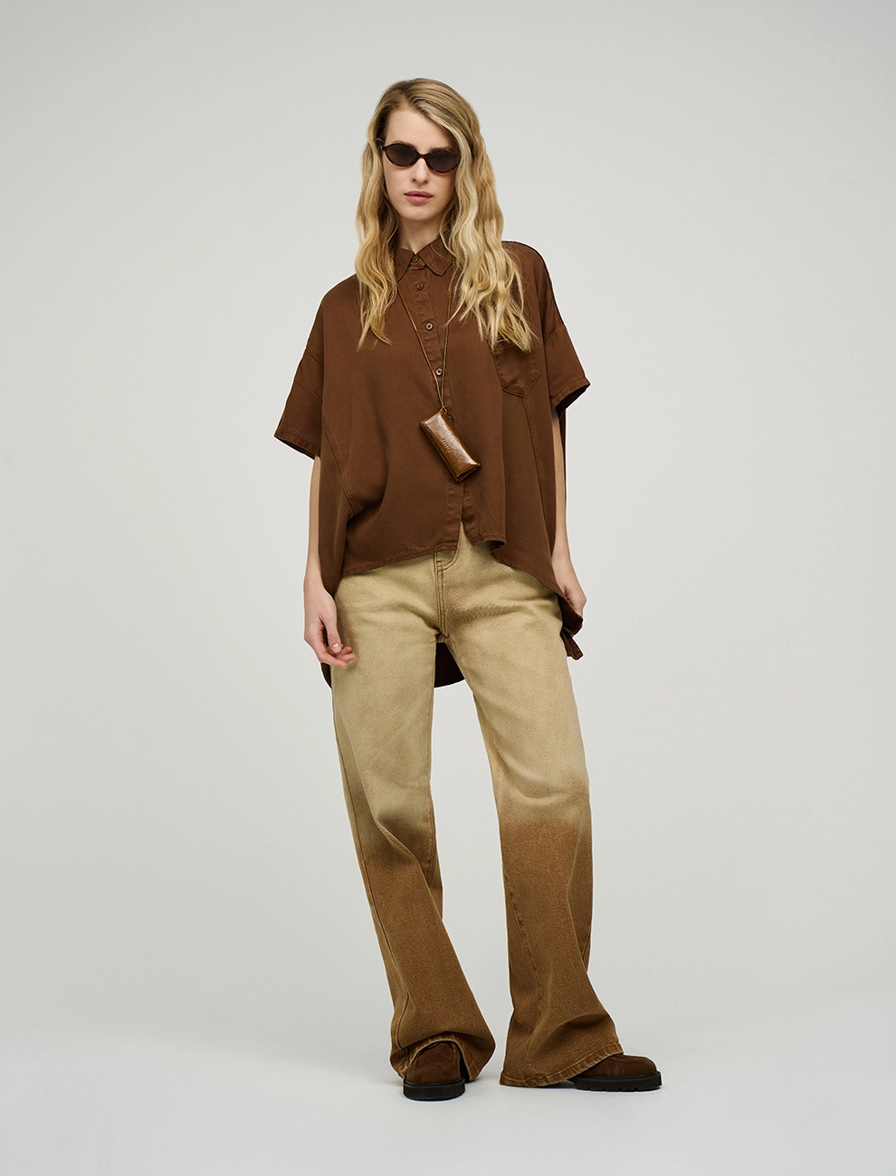 Коричневая женская рубашка из денима с коротким рукавом хлопок