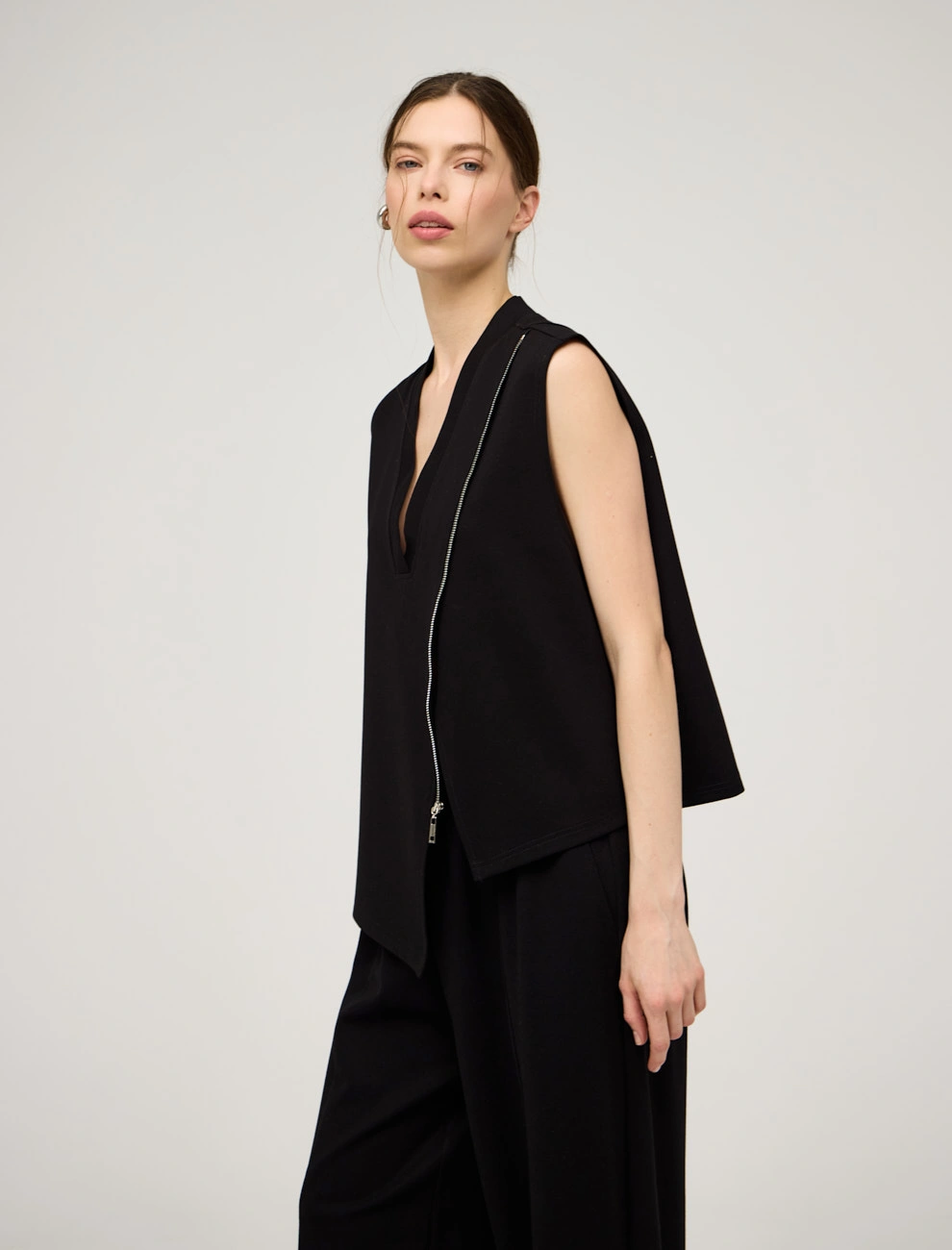 Черный женский асимметричный жилет хлопок Hass