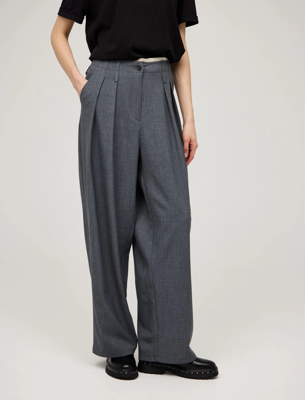 Серые женские брюки "Необработанный срез"  Hass