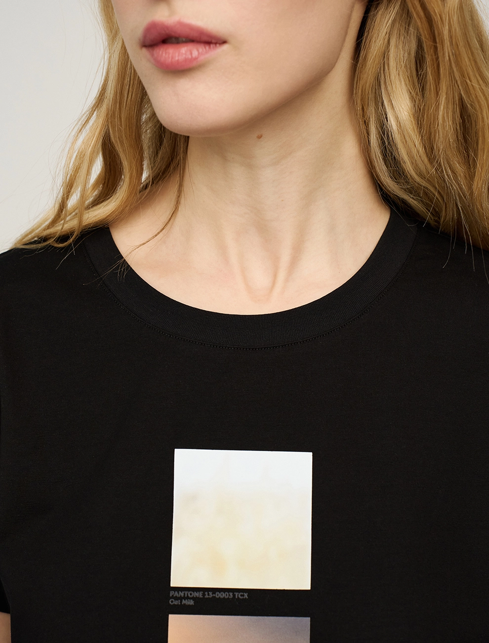 Черная женская футболка "Абстракция" хлопок Hass