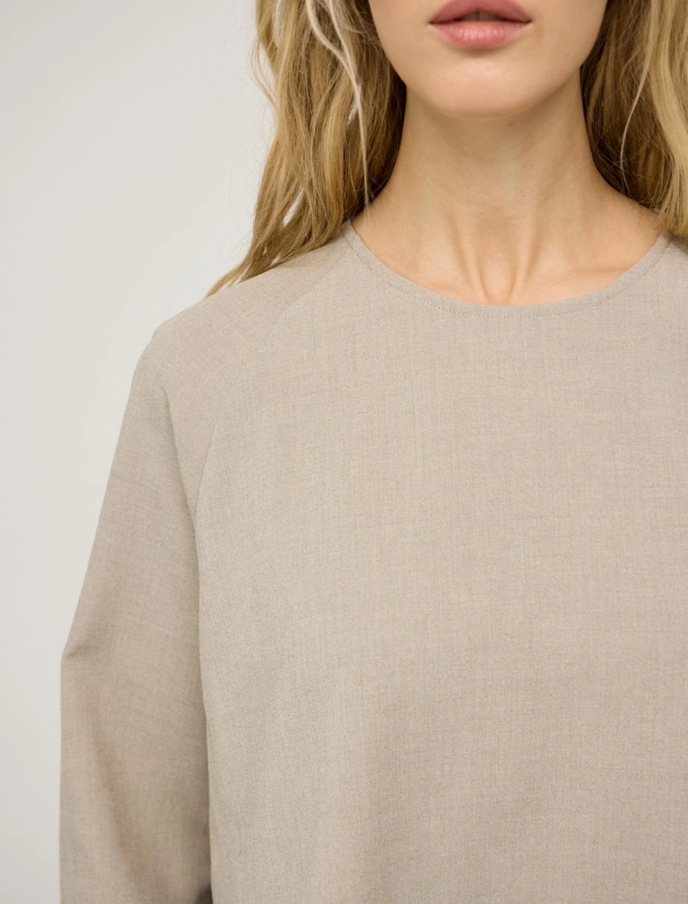 Бежевая женская блузка с шелковой юбкой хлопок Hass