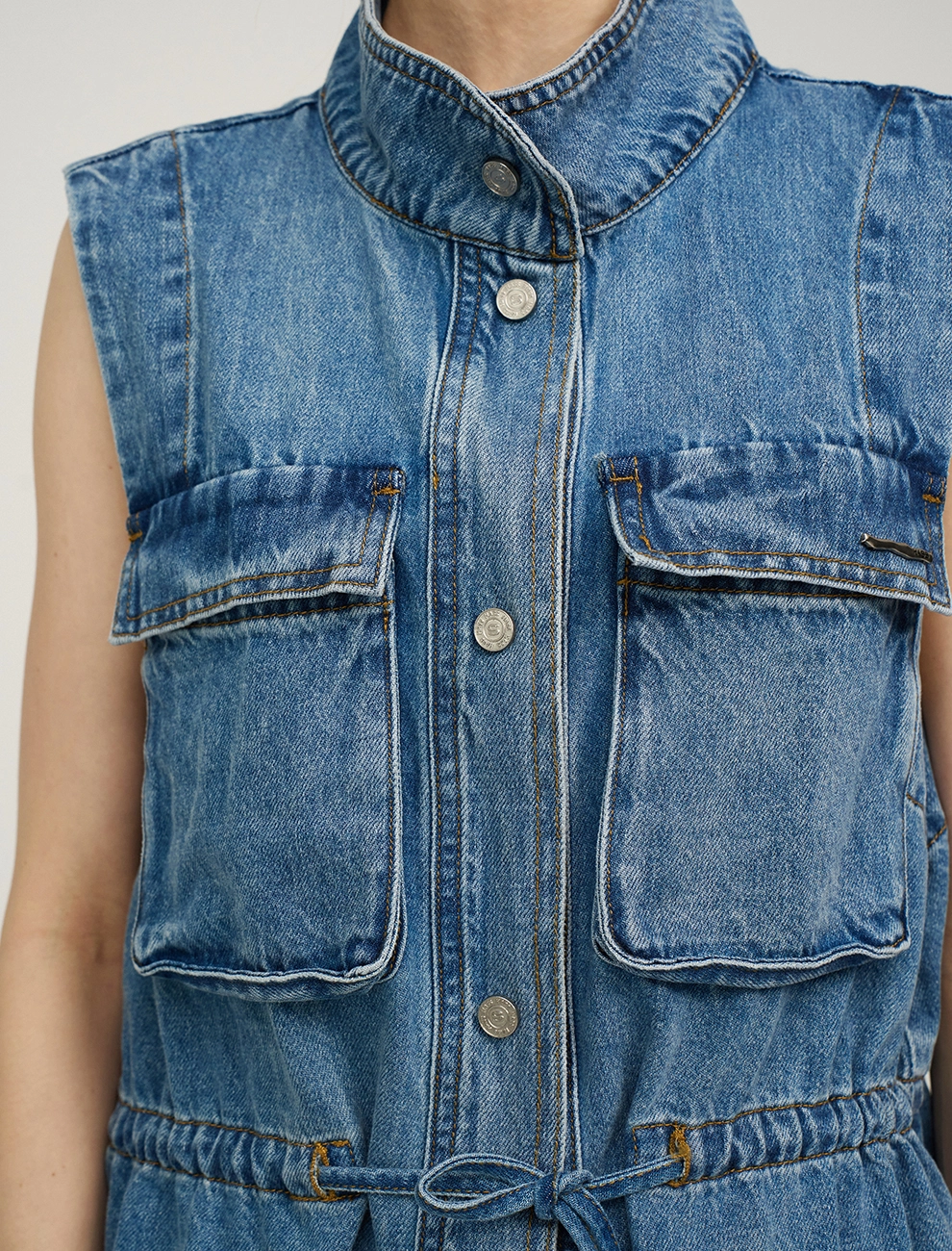 Синий женский жилет из денима с карманами хлопок Hass