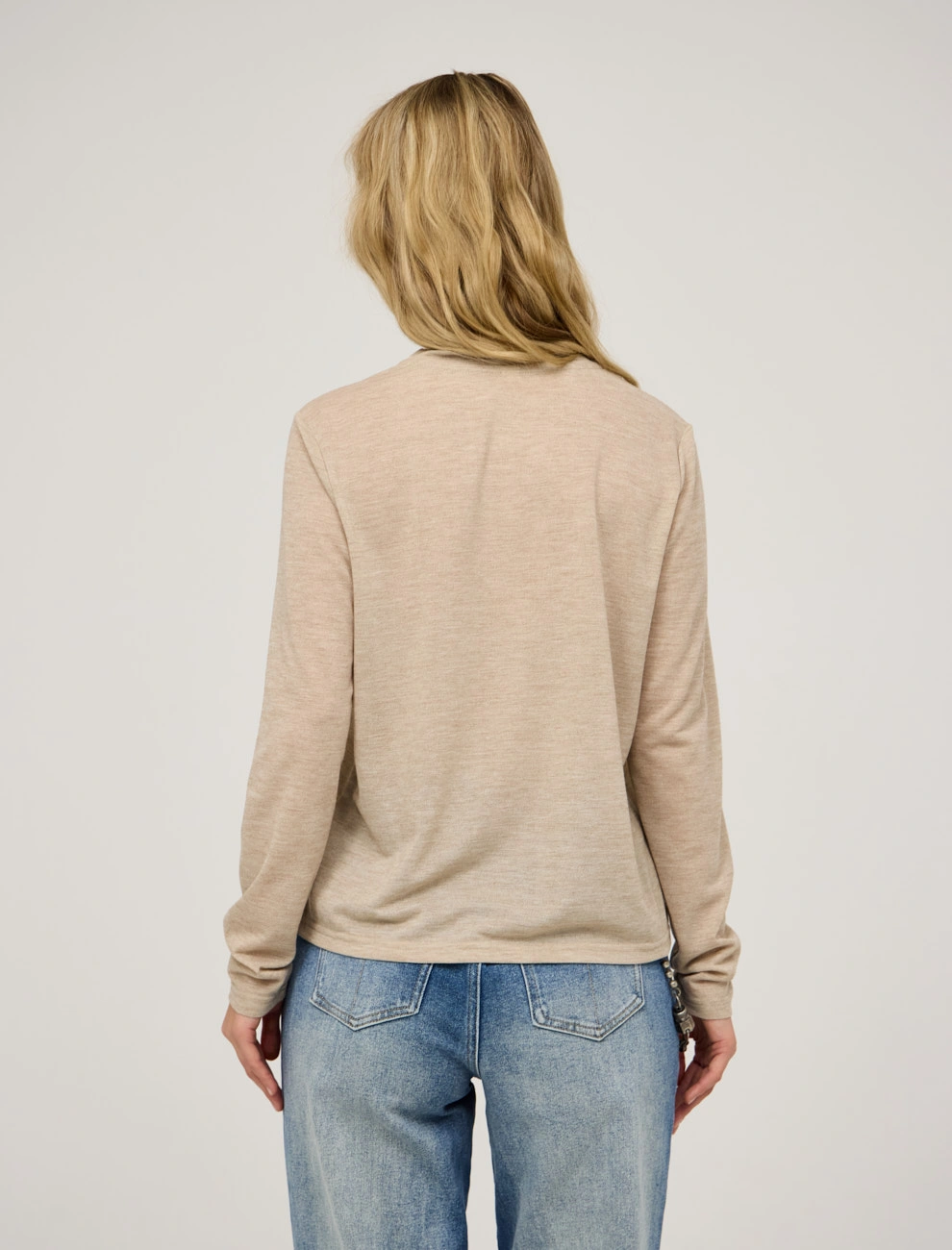 Бежевый женский джемпер с вышивкой  Hass