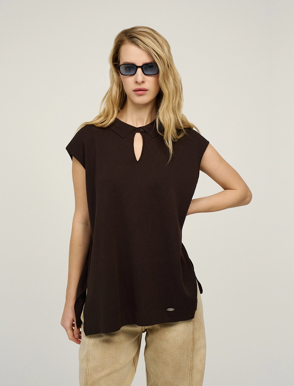 Коричневый женский вязаный жилет с воротником хлопок Hass