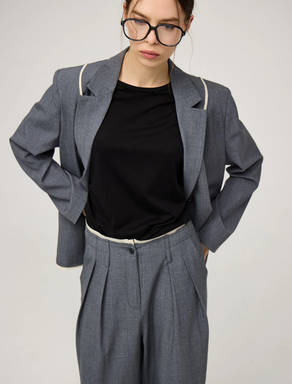 Серые женские брюки "Необработанный срез"  Hass