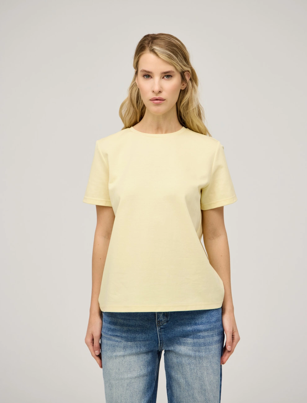 Сливочная женская базовая футболка хлопок Hass