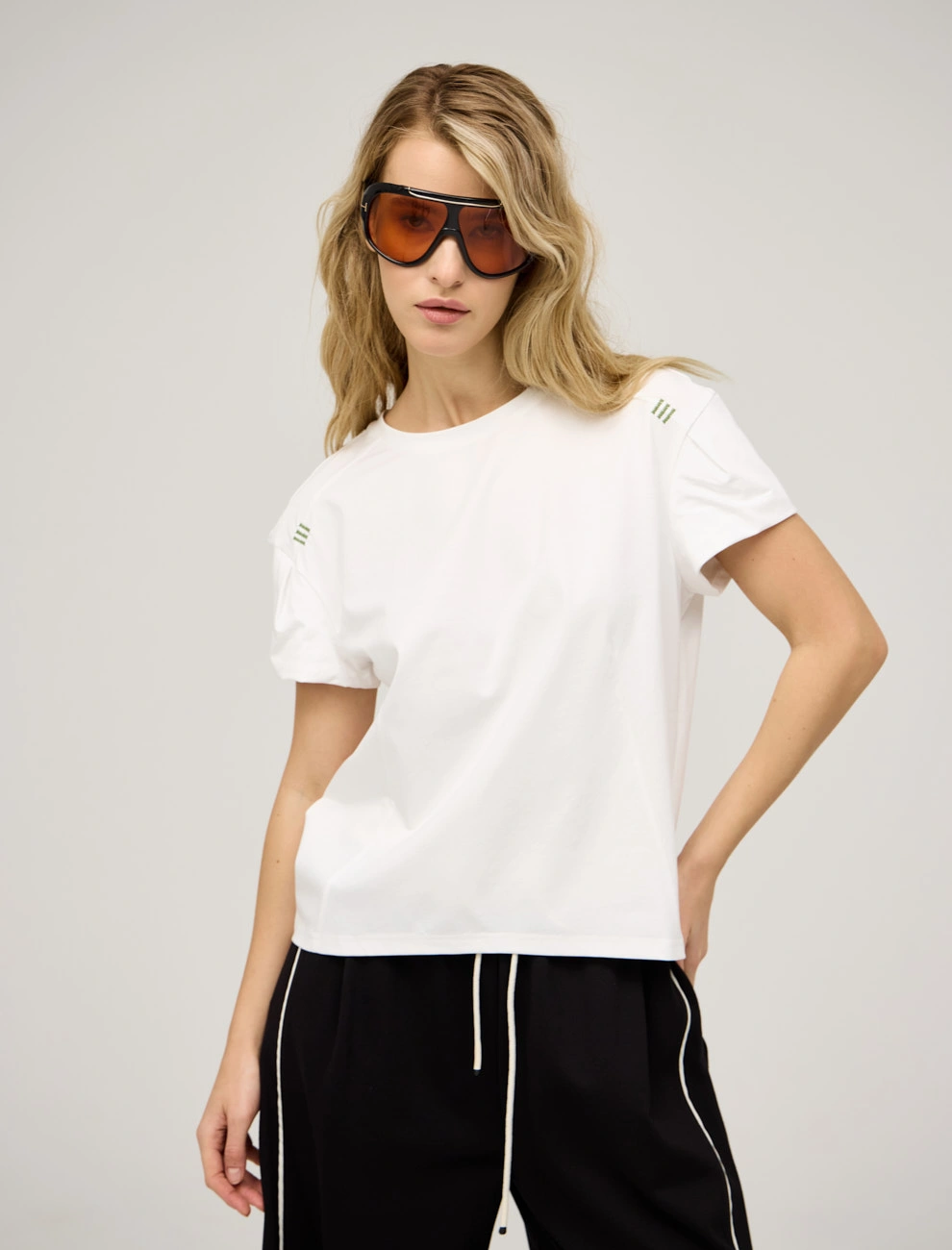 Белая женская футболка "Закрепки" хлопок